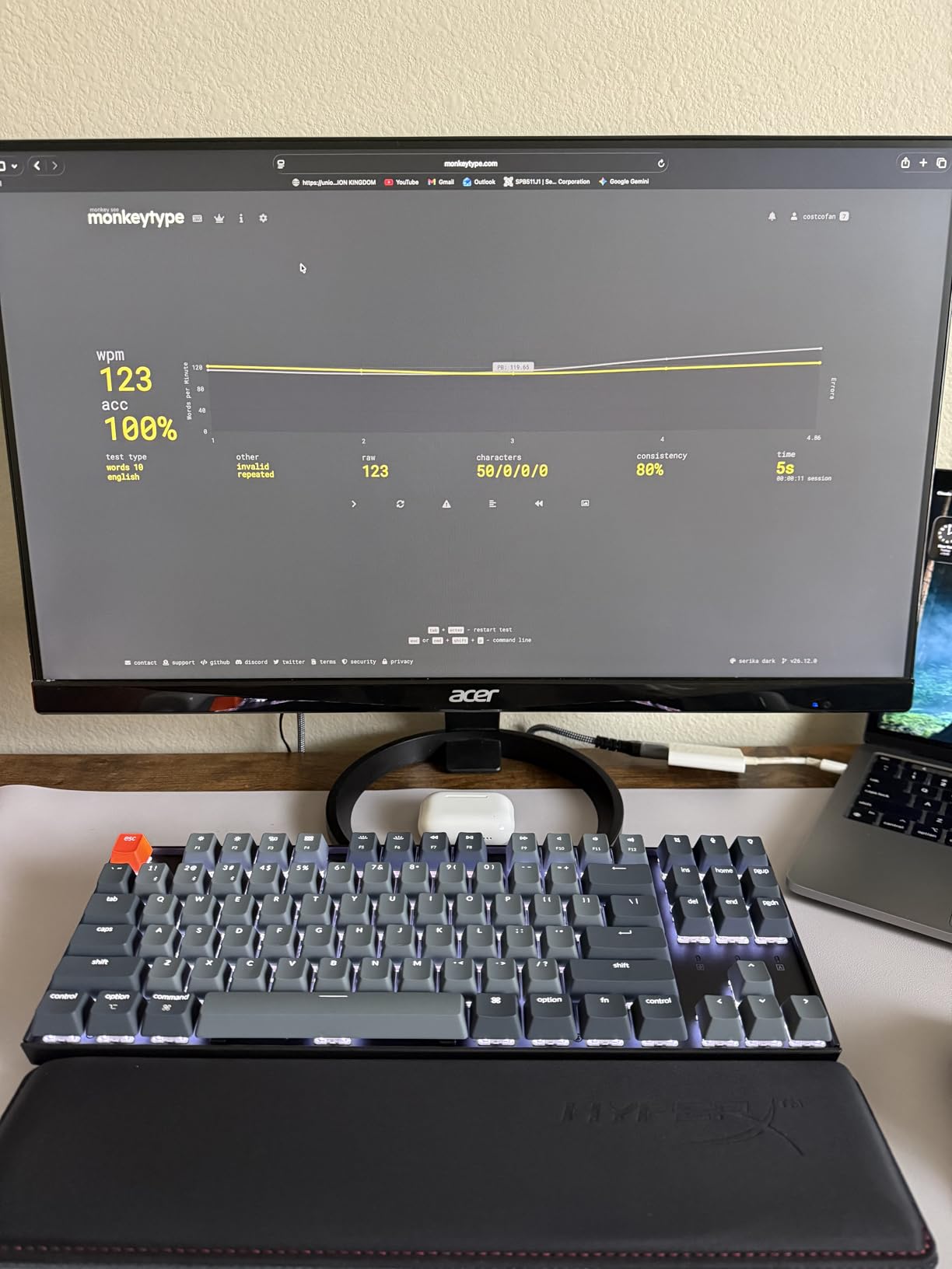 HyperX Wrist Rest - Tenkeyless - Cooling Gel - Memory Foam - Anti-Slip, Black customer photo 2