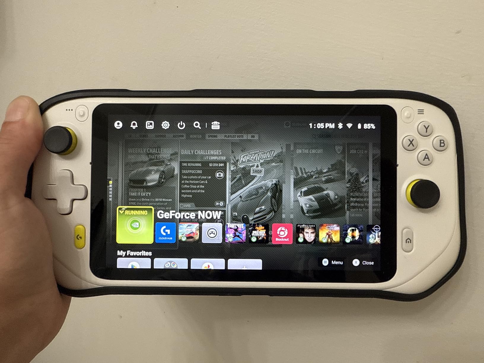 Logitech G Cloud Gaming Handheld - Portable Gaming Console with Long-Battery Life, 1080P 7-Inch Touchscreen, Lightweight Design customer photo 2