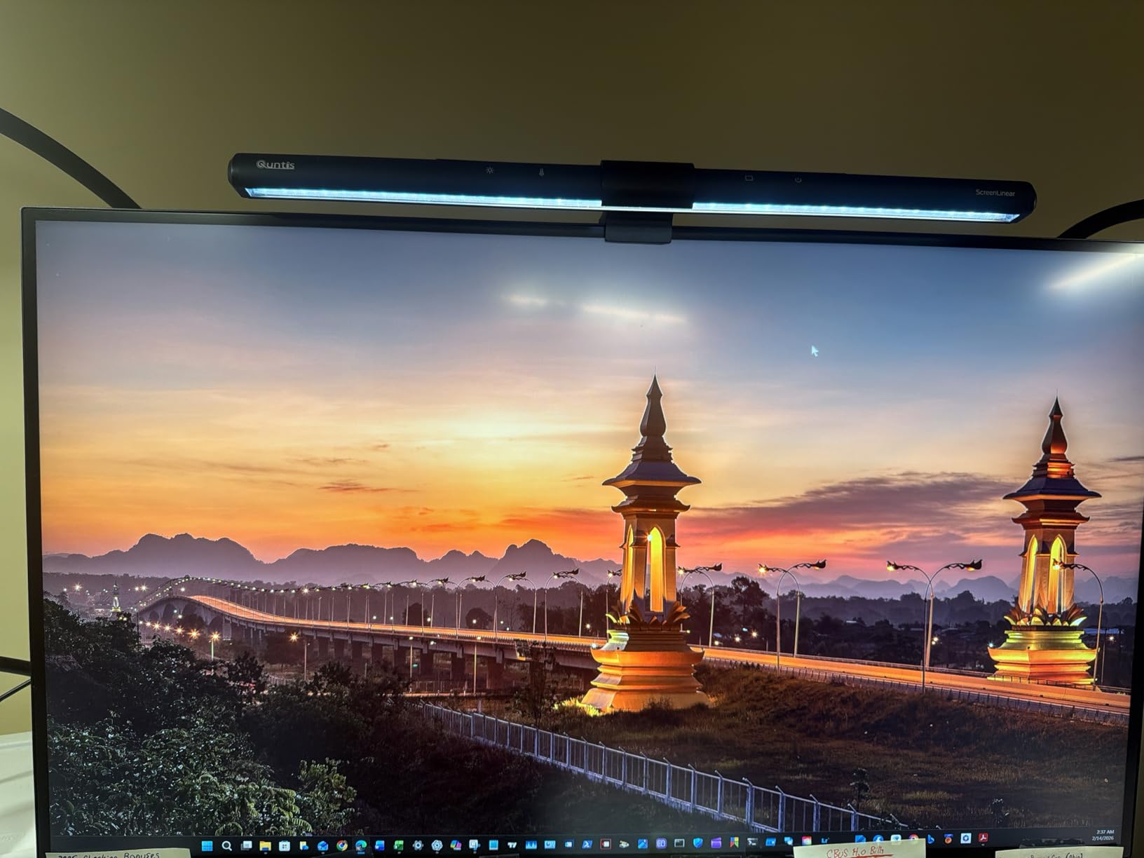Dell UltraSharp U2723QE 27 4K UHD WLED LCD Monitor - 16:9 - Black, Silver customer photo 1