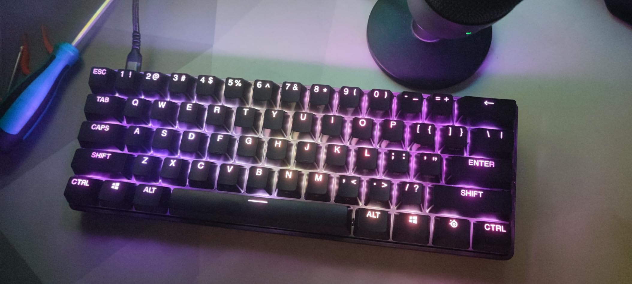 Apex Pro Mini Wireless Keyboard - 60% Design - OmniPoint 2.0 - Quantum 2.0 Wireless - Double Shot PBT Keycaps - Black customer photo 2