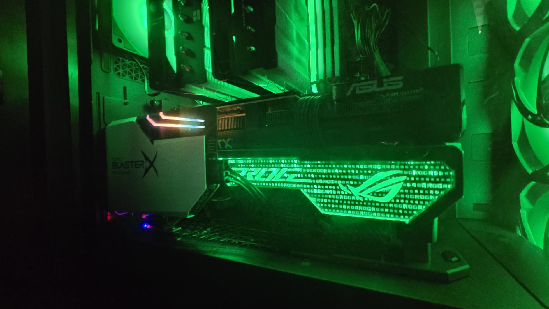 ASUS ROG Herculx GPU Anti-Sag Holder, Solid Zinc Alloy Construction, Easy Toolless Installation, Included Spirit Level, Adjustable Height, Wide Compatibility, Aura Sync RGB, 2 Year Warranty customer photo 1
