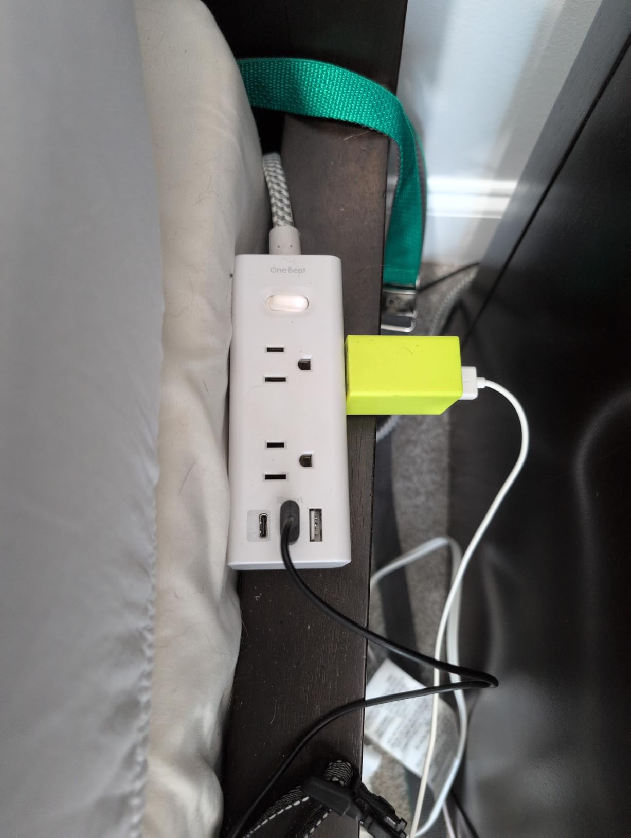 Power Strip Surge Protector - One Beat 6 Widely Outlets with 4 USB Ports (2 USB C), 5 Ft Extension Cord Flat Plug, Wall Mount Outlet Extender Small Power Strip for Travel Home Office College Dorm Room customer photo 1