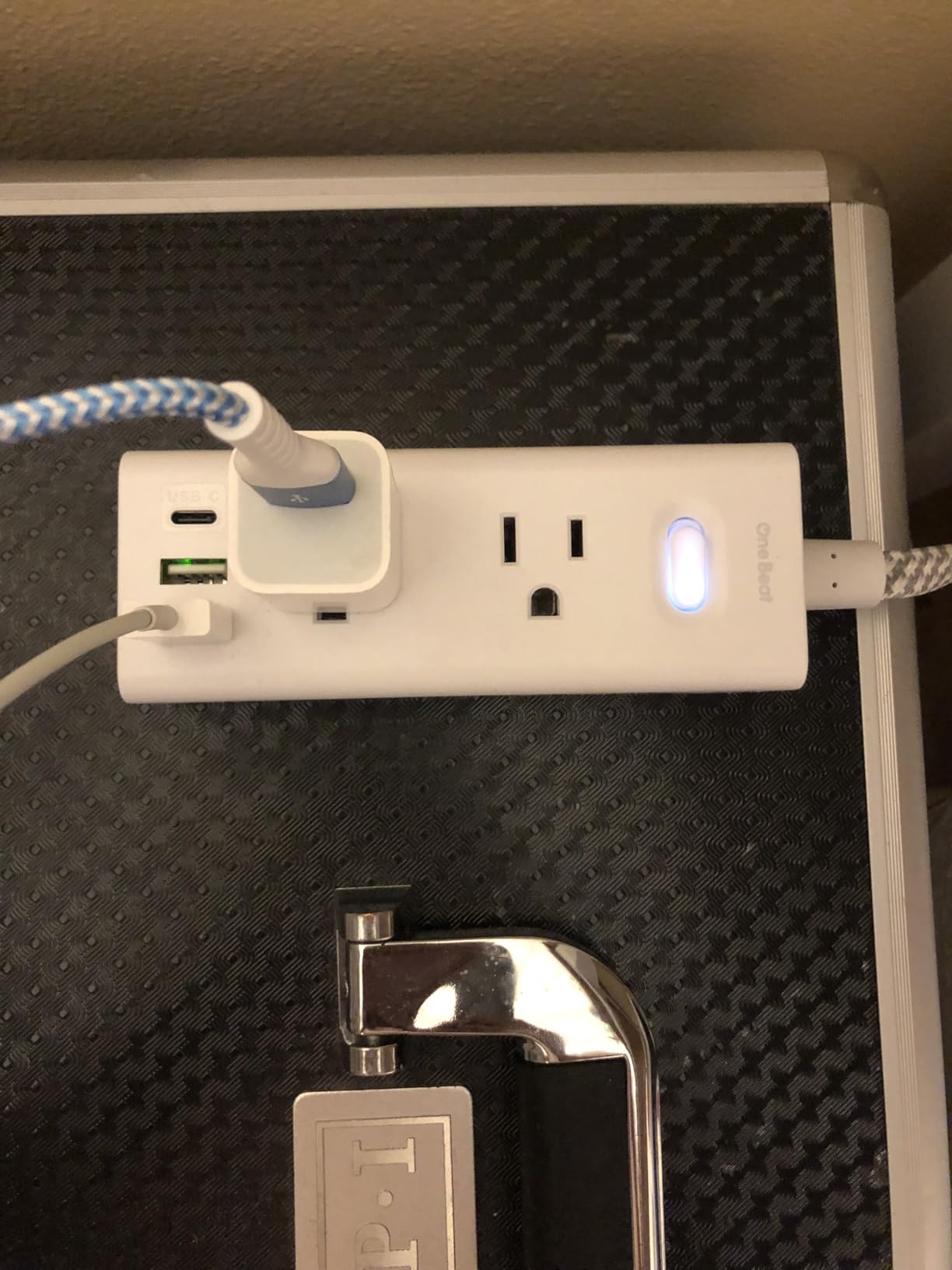 Power Strip Surge Protector - One Beat 6 Widely Outlets with 4 USB Ports (2 USB C), 5 Ft Extension Cord Flat Plug, Wall Mount Outlet Extender Small Power Strip for Travel Home Office College Dorm Room customer photo 2