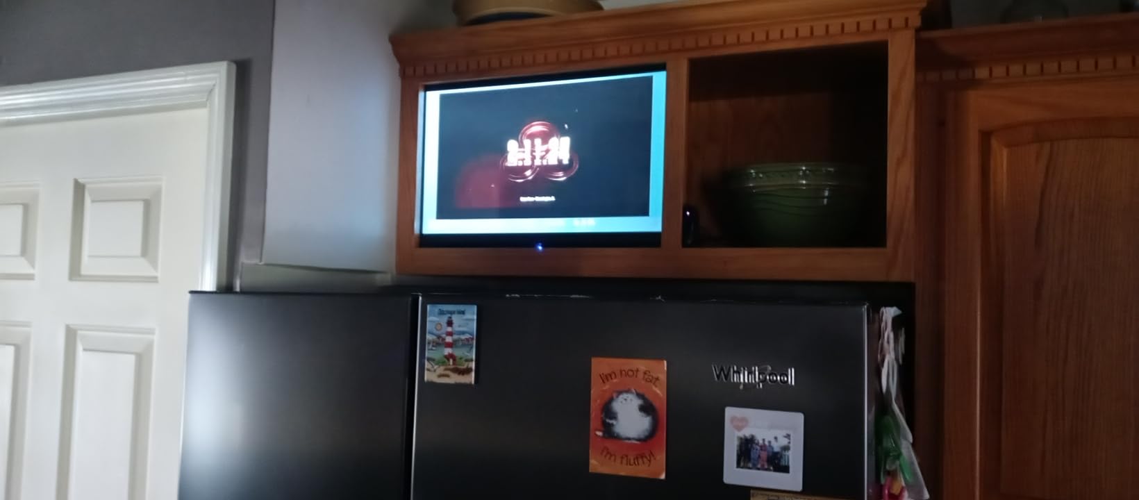 Feihe 22 Inch TV, 1080p LED Widescreen HDTV with Digital ATSC Tuners, Flat Screen TV with HDMI/VGA/RCA/USB for Kitchen, RV, Bedroom, Caravan (NO Smart TV) - New Model customer photo 1