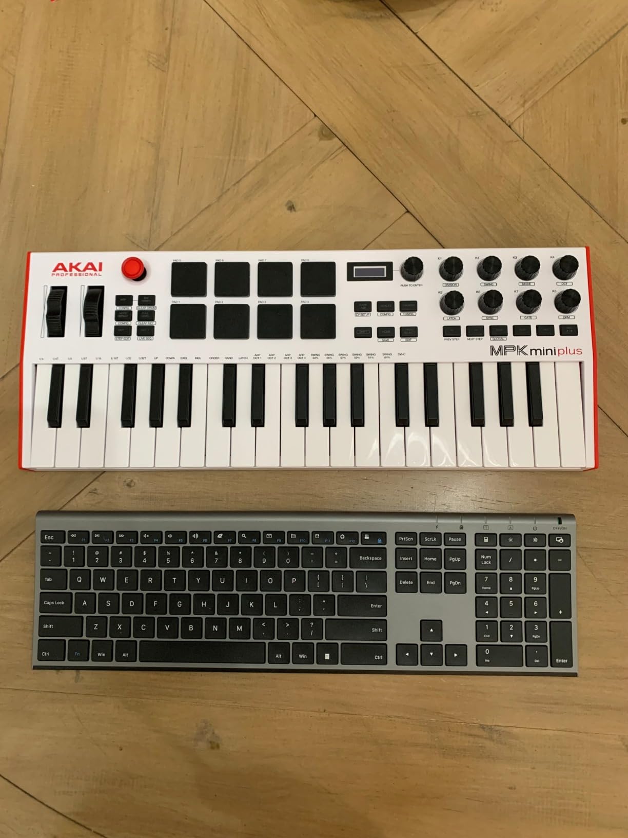 Akai Professional MPK Mini Plus - USB MIDI Keyboard Controller with 37 Mini Keys, 8 MPC Pads, Sequencer, MIDI/CV/Gate I/O, Music Production Software customer photo 2