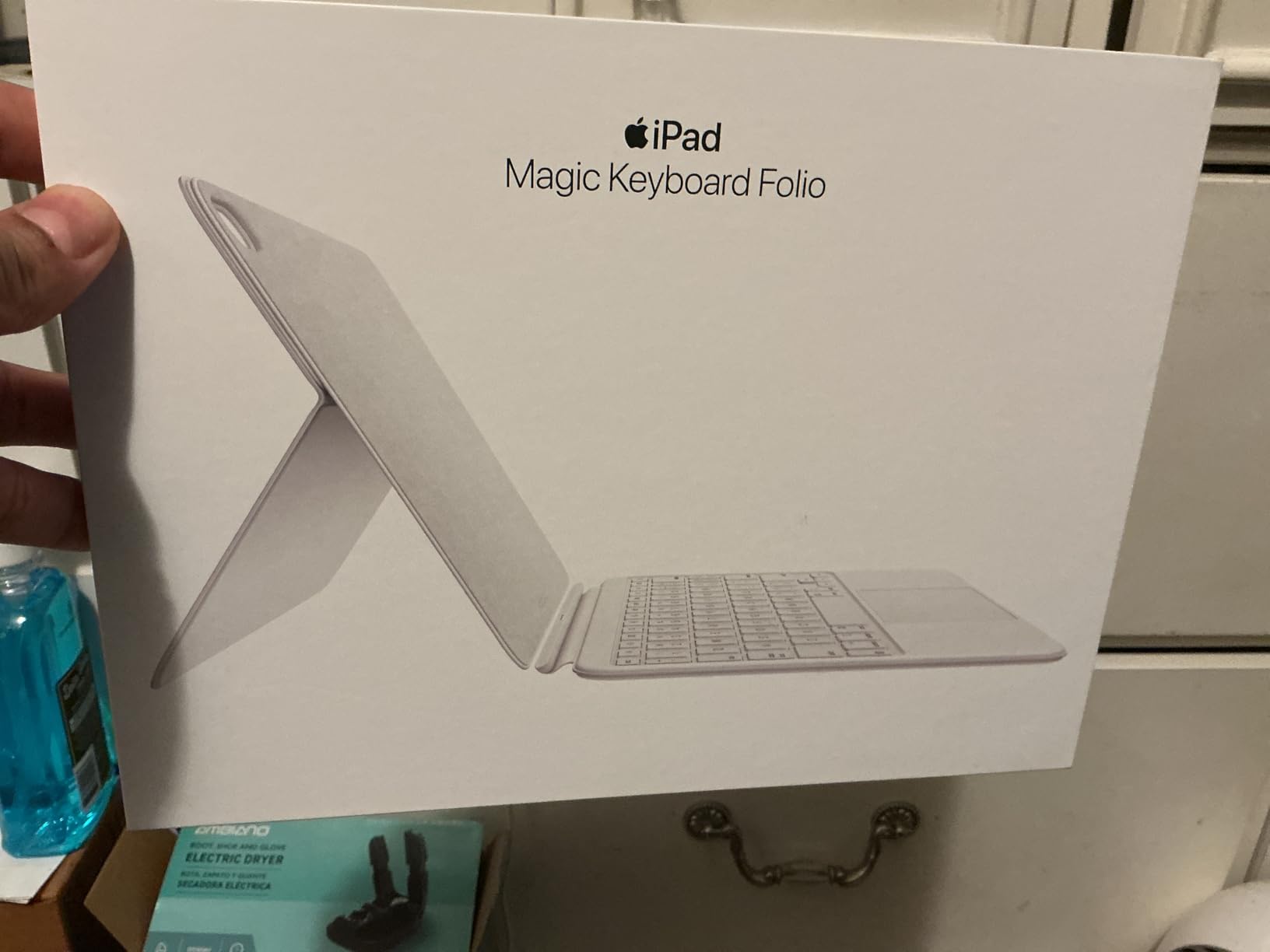 Magic Keyboard Folio for iPad (A16 and 10th Generation), Detachable Two-Piece Design, Built-in trackpad - White customer photo 1