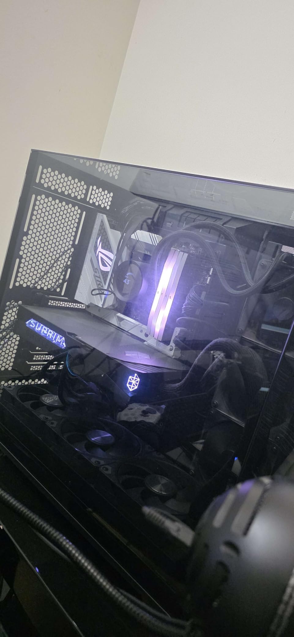 MSI GeForce RTX 5090 32G SUPRIM Liquid SOC, 32GB GDDR7, Water Cooling, Boost 2565MHz customer photo 1