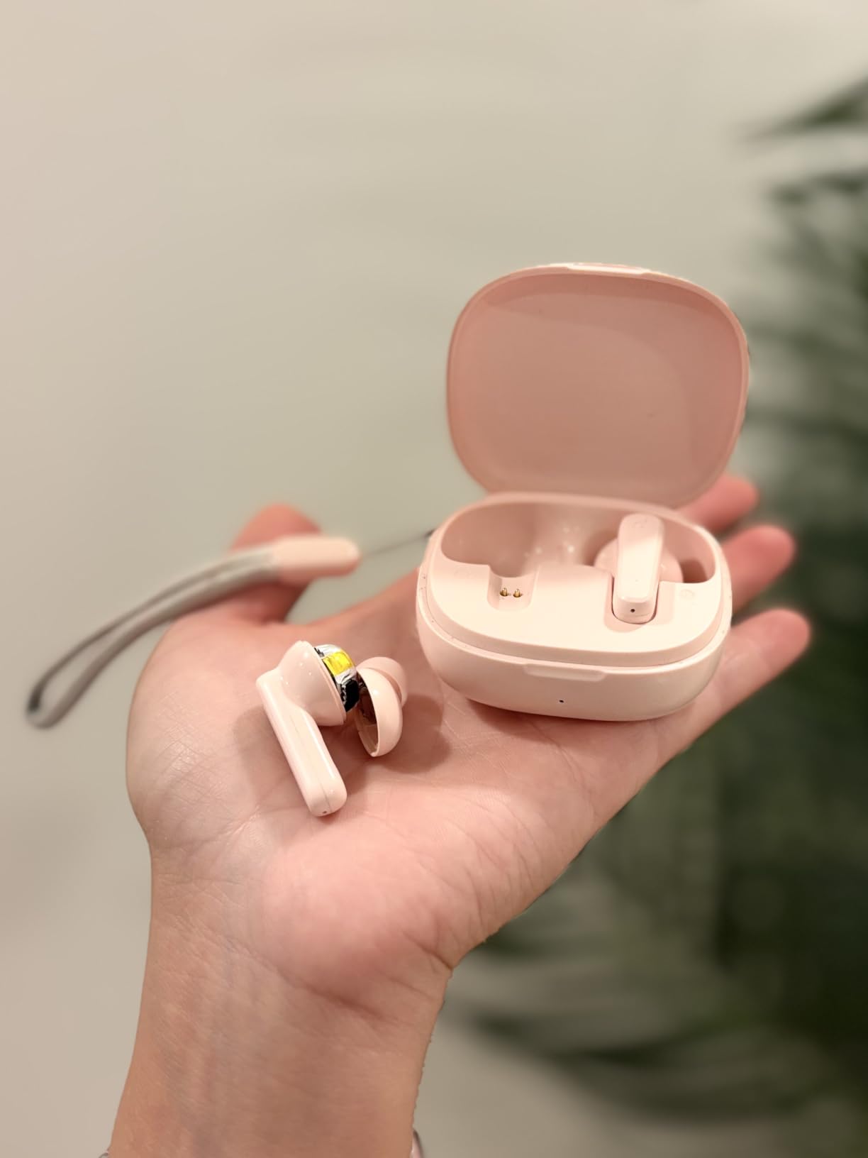 Soundcore by Anker P20i True Wireless Earbuds, 10mm Drivers with Big Bass, Bluetooth 5.3, 30H Long Playtime, Water-Resistant, 2 Mics for AI Clear Calls, 22 Preset EQs, Customization (White) customer photo 1
