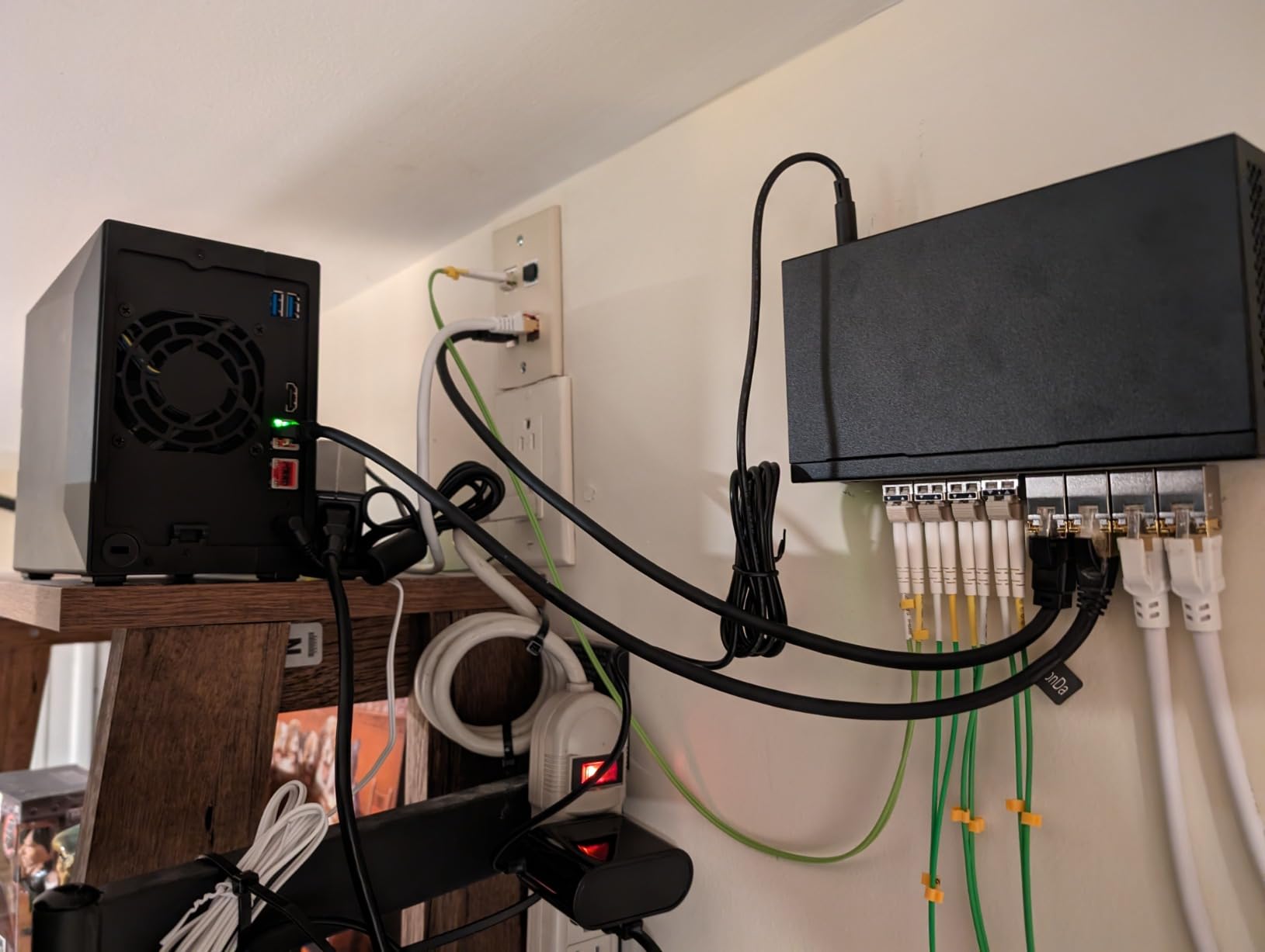 Asustor AS5402T, 2 Bay NAS, Intel Quad-Core 2.0GHz CPU, 4X M.2 NVMe SSD Slots, 2x2.5GbE Ports, 4GB DDR4 RAM, Cloud Storage for Gaming and Live Stream, Network Attached Storage(Diskless) customer photo 1