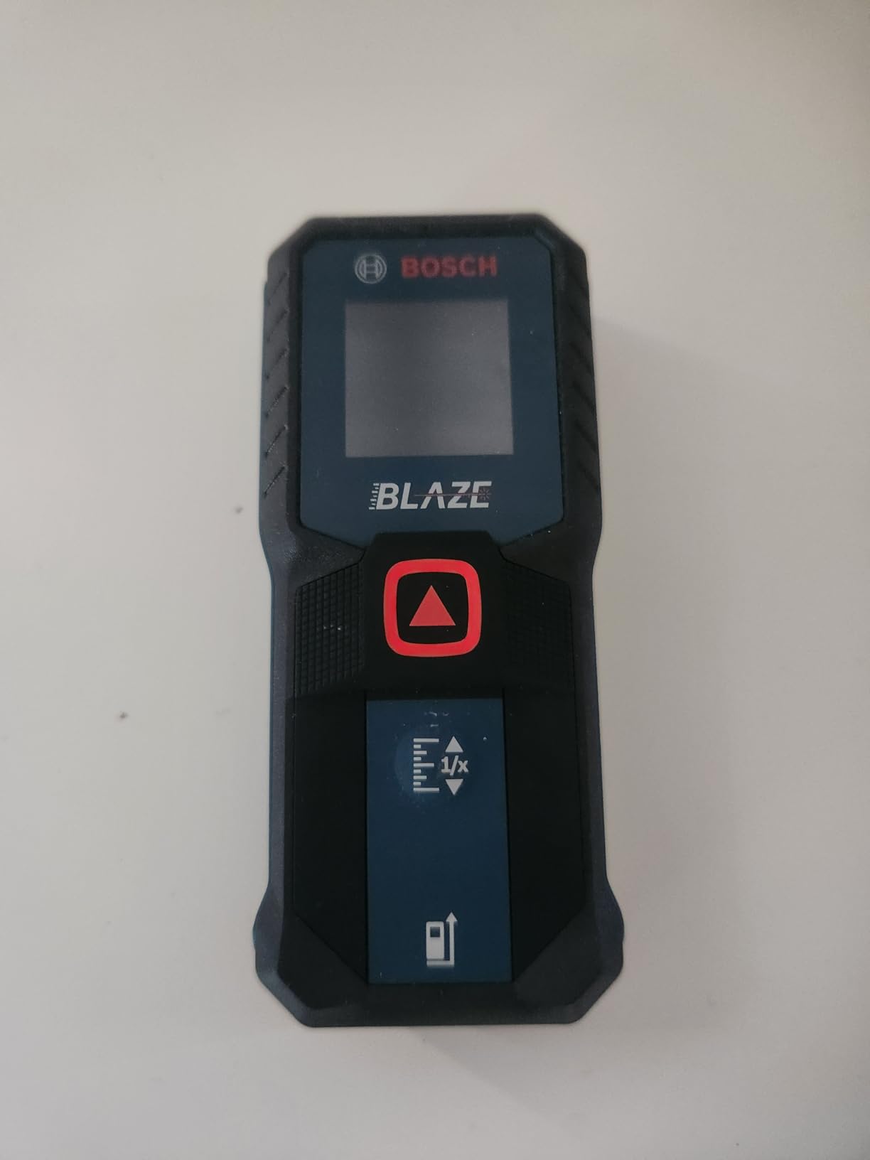 BOSCH GLM100-23 100ft Laser Measure with Backlit Display, Blue customer photo 1