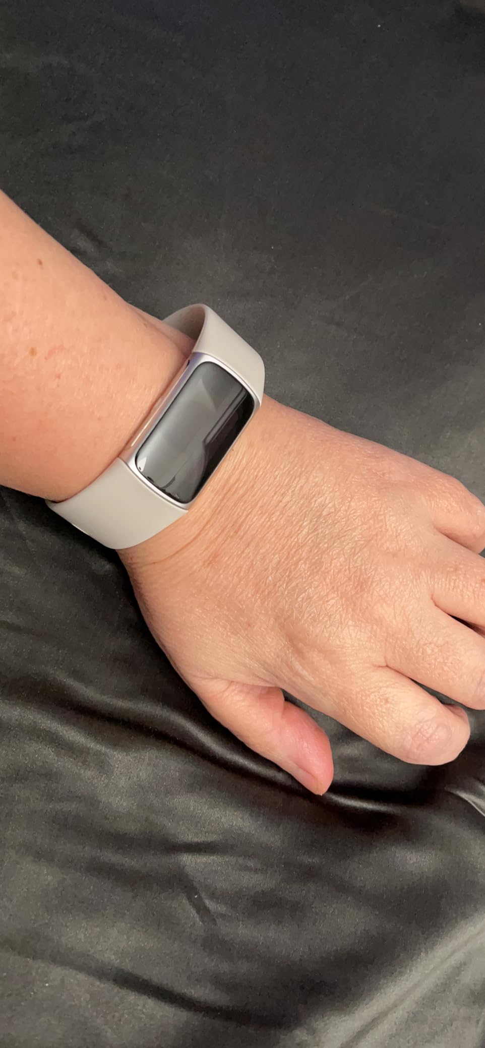Fitbit Charge 6 Fitness Tracker with Google Apps - Heart Rate on Exercise Equipment - 3-Month Google Health Premium Membership Included - Health Tools - Obsidian/Black - Small&Large Bands Included customer photo 1