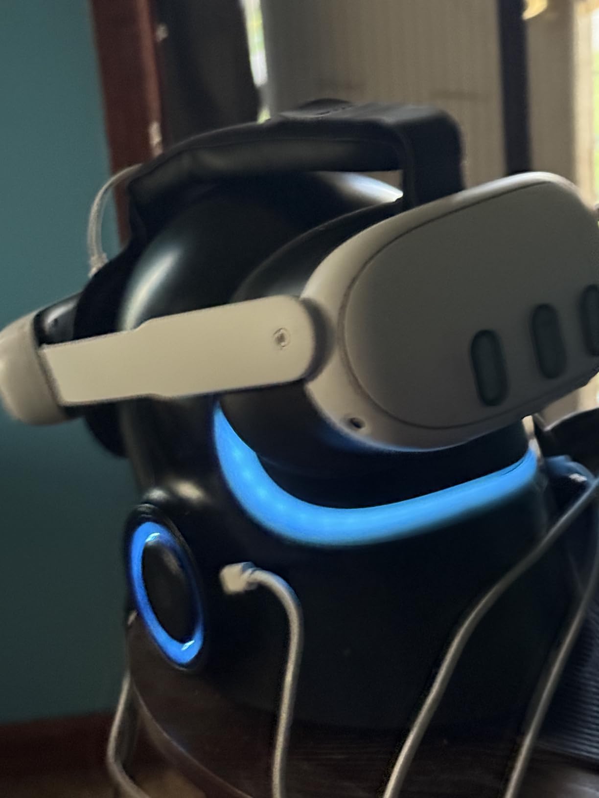 Meta Quest 3 512GB | VR Without Wires - Gorilla Tag Cardboard Monkenaut Bundle - Amazon Exclusive - Access to 100+ Games with a 3-Month Trial of Meta Horizon+ Included customer photo 2