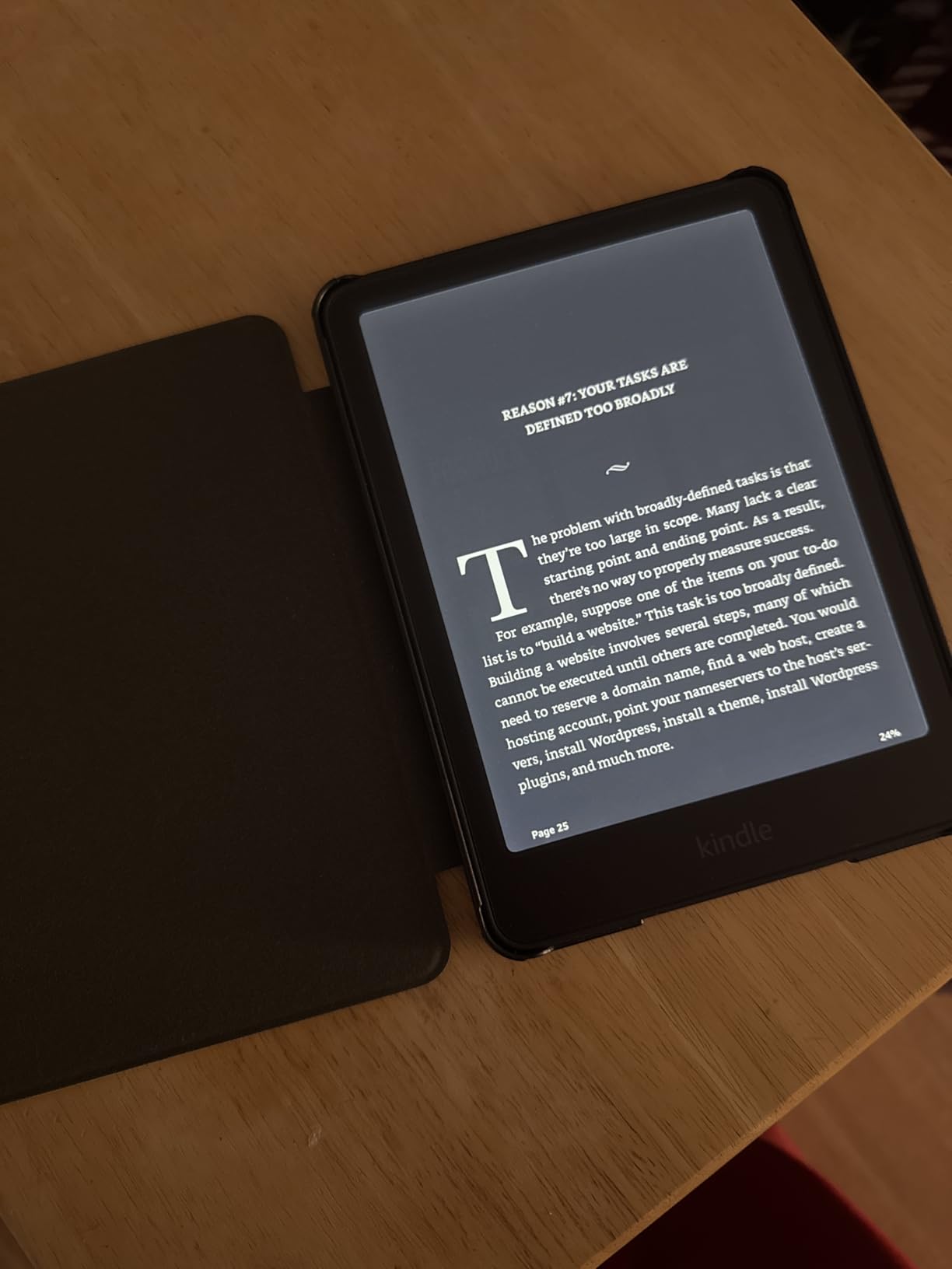 Kindle Paperwhite Signature Edition 32GB (newest model) - 20% faster with auto-adjusting front light, wireless charging, and weeks of battery life - Metallic Raspberry customer photo 1