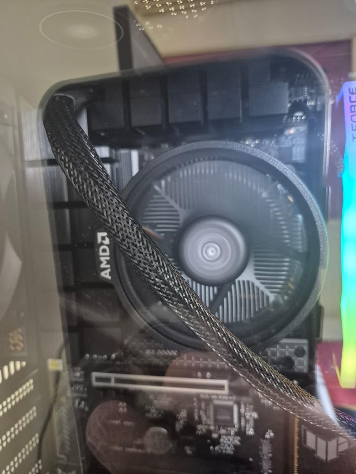AMD Ryzen 5 8600G 6-Core, 12-Thread Desktop Processor customer photo 2