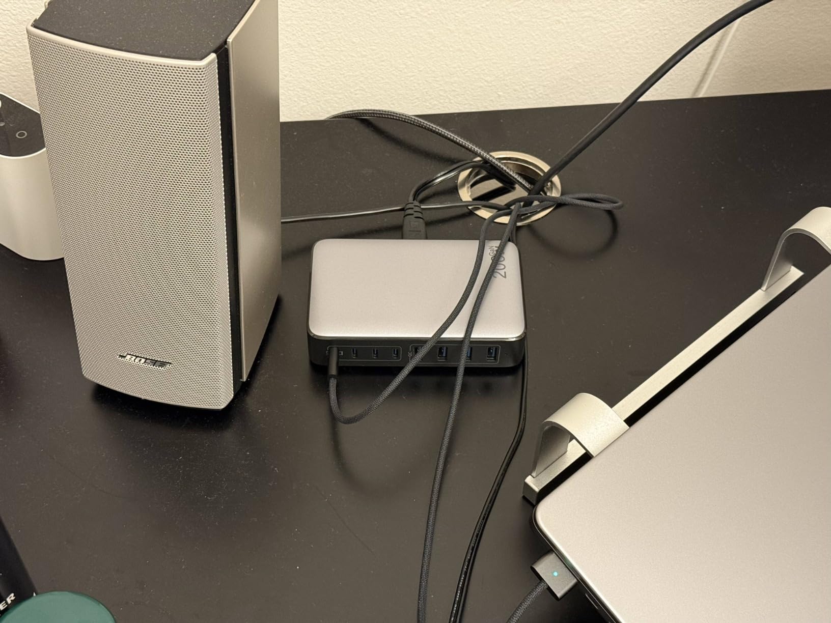 USB C Charger 200W USB C Charger Block,Upgraded GaN III 8-Port Fast Charging Station Hub,PD 65W Laptop Charging Adapter Compatible with MacBook Pro/Air,DELL,Steam Deck,iPhone 16/15/14,Galaxy S23/22 customer photo 2