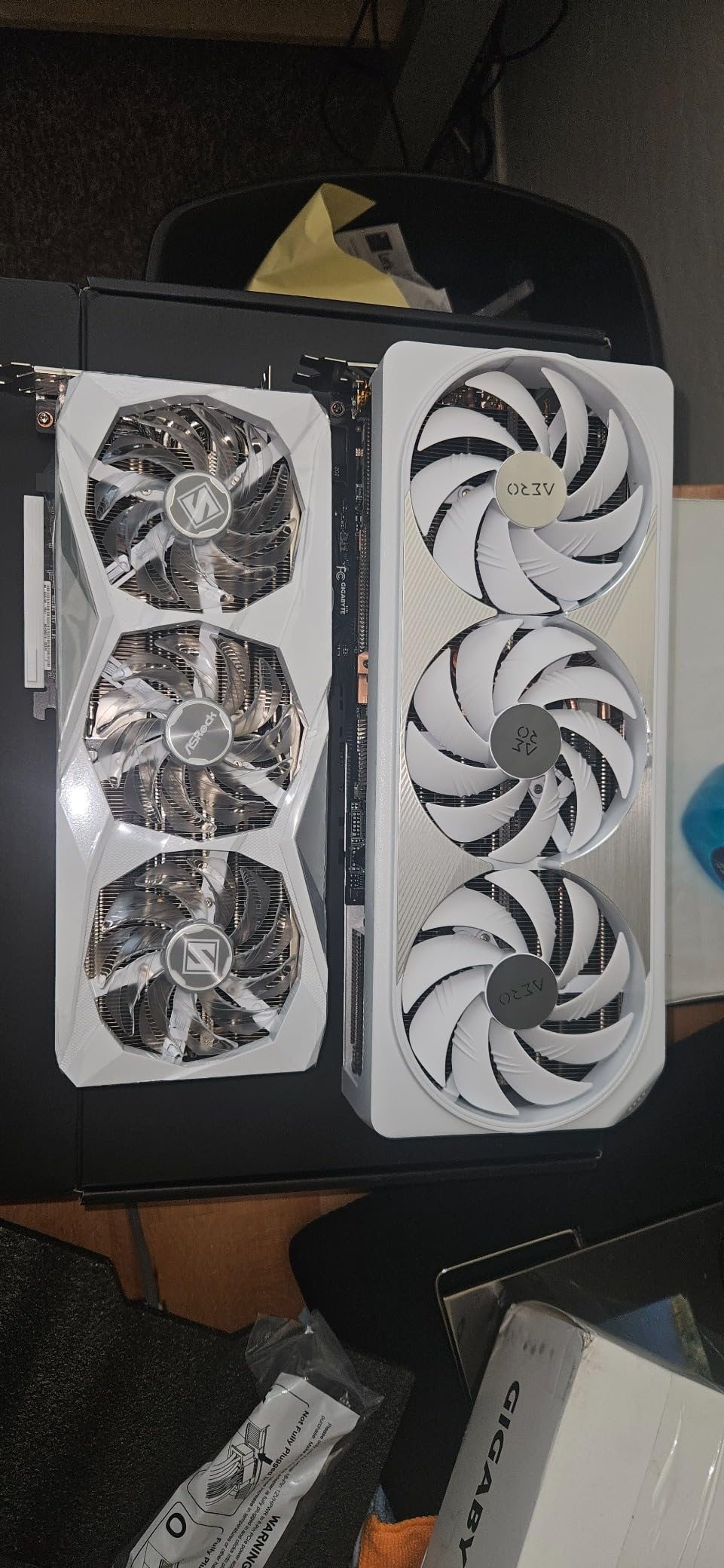 ASRock AMD Radeon RX 7900 GRE Steel Legend OC Graphics, 16GB, GDDR6, 256-Bit, White customer photo 1
