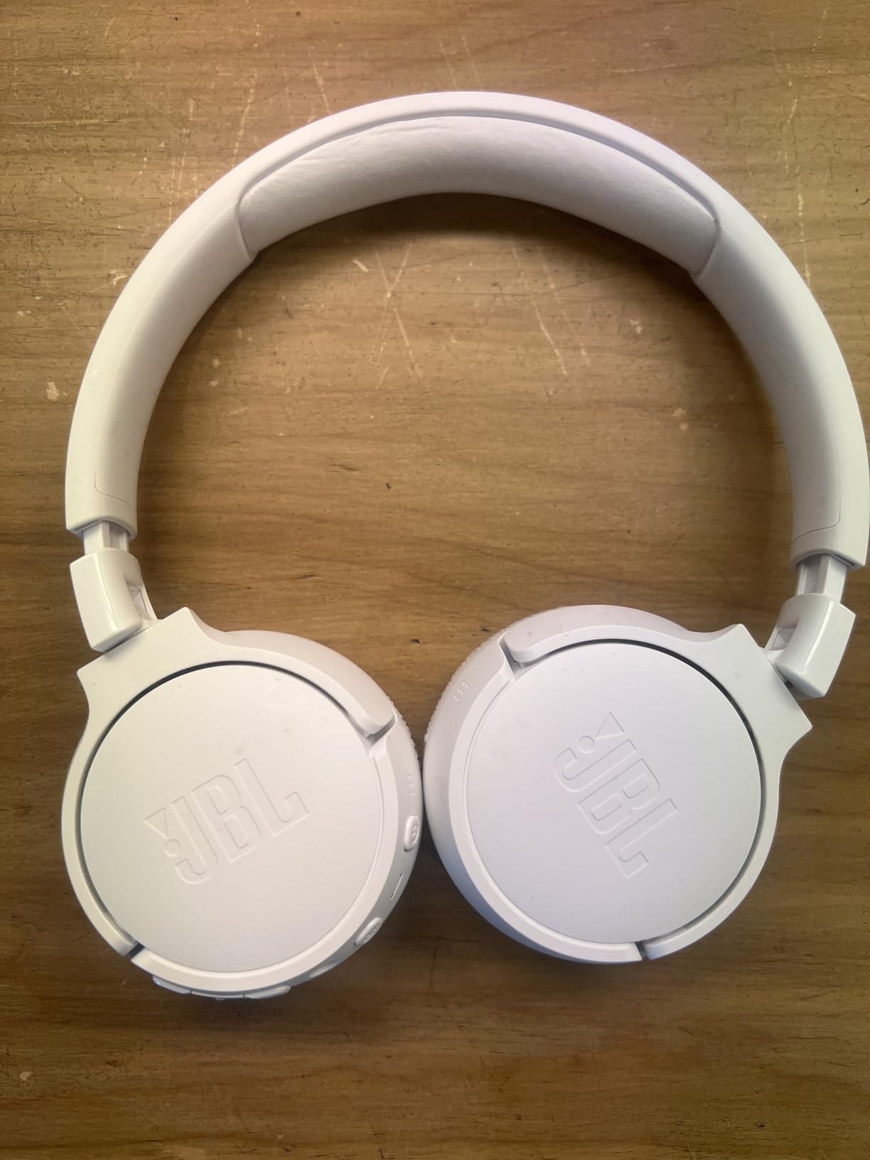 JBL Tune 670NC - Adaptive Noise Cancelling with Smart Ambient Wireless On-Ear Headphones, Up to 70H Battery Life with Speed Charge, Lightweight, Comfortable and Foldable Design (White) customer photo 2