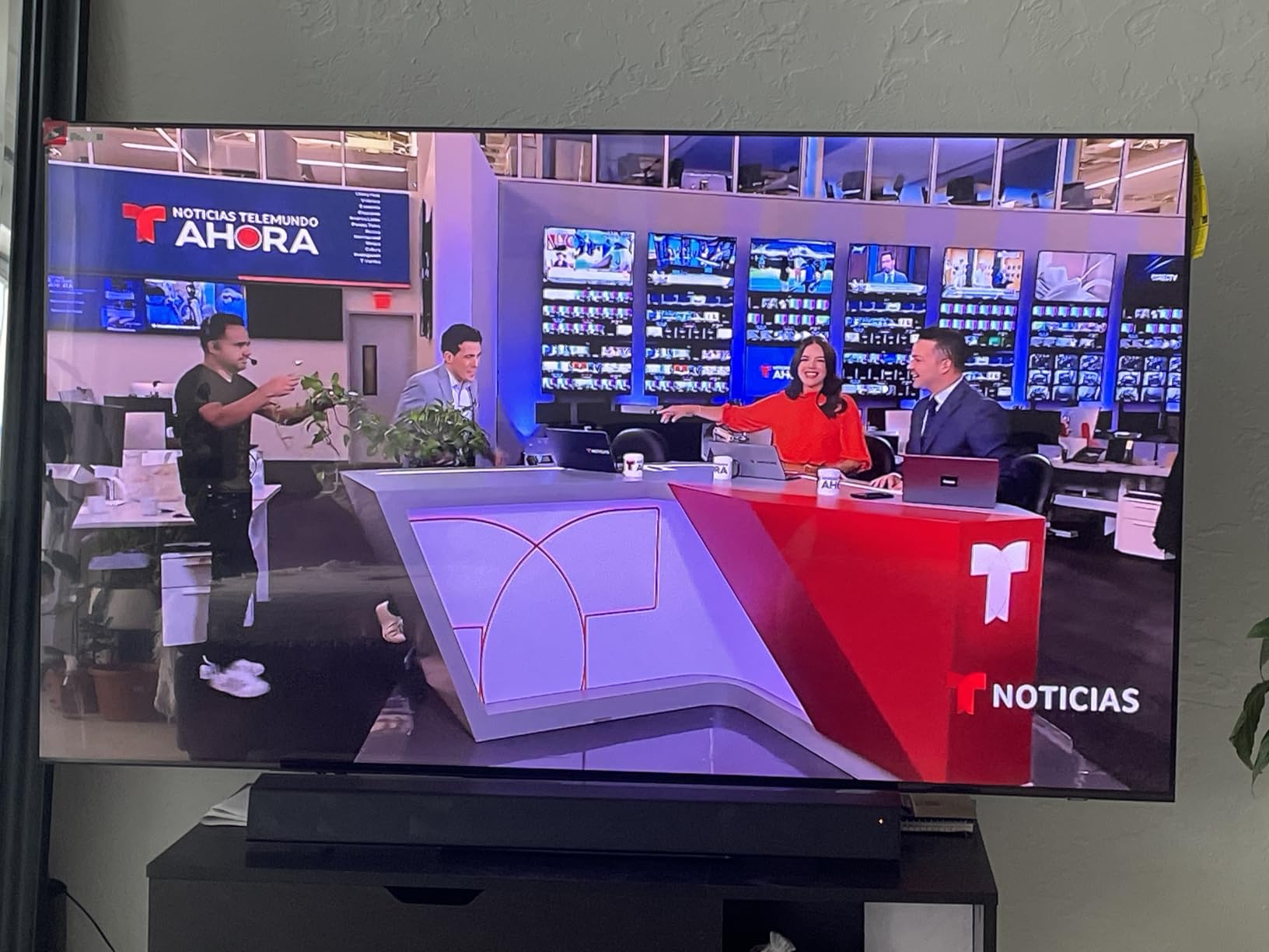 Samsung 55-Inch Class OLED 4K S90D Series HDR+ Smart TV w/Dolby Atmos, Object Tracking Sound Lite, Motion Xcelerator, Real Depth Enhancer, 4K AI Upscaling, Alexa Built-in (QN55S90D, 2024 Model) customer photo 1