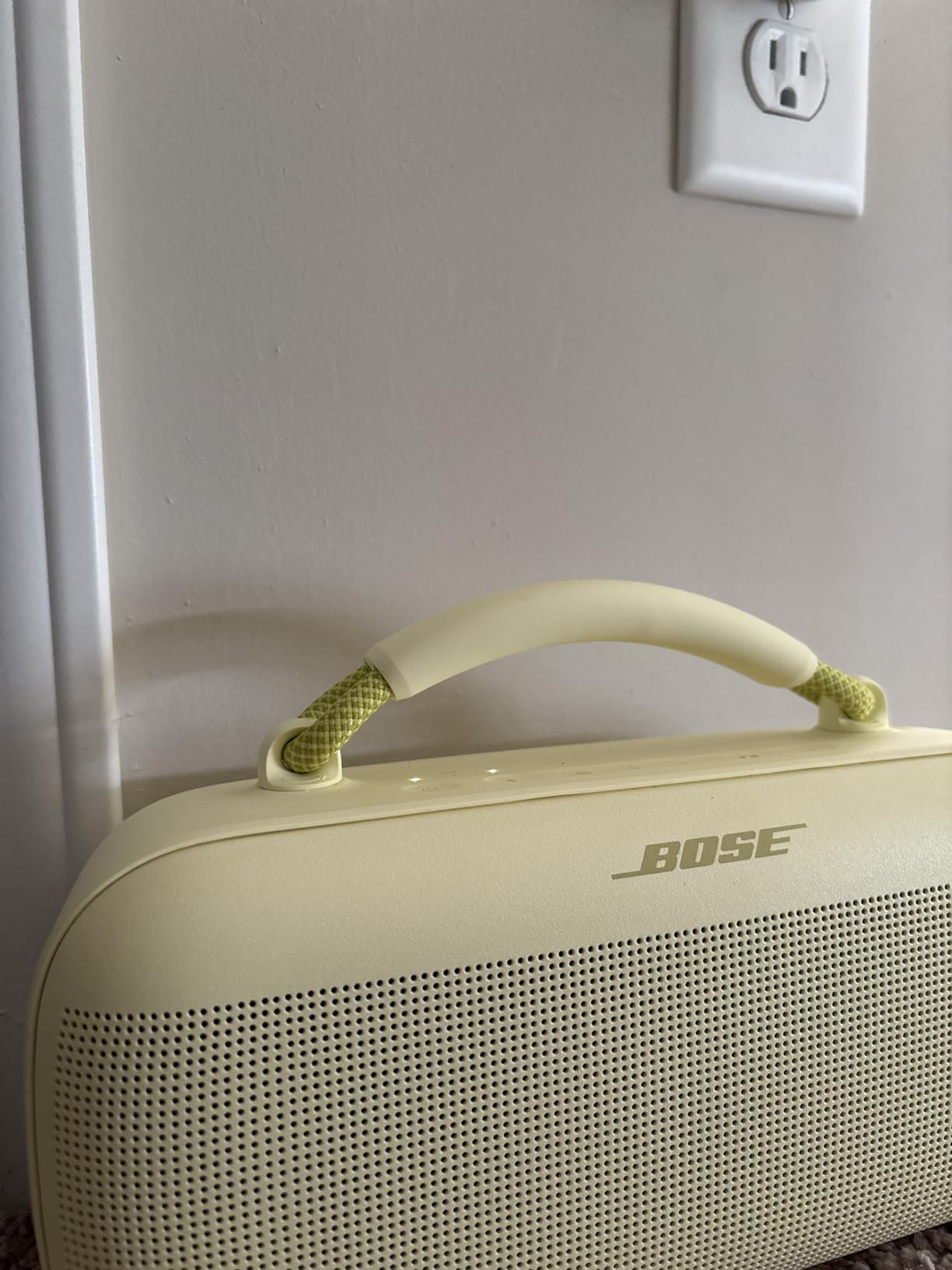 Bose SoundLink Max Bluetooth Speaker - Portable Wireless Party Speaker, IP67 Waterproof, Rope Handle, Up to 20 Hours of Playtime, USB-C, Built-in 3.5mm AUX Input, Black customer photo 1