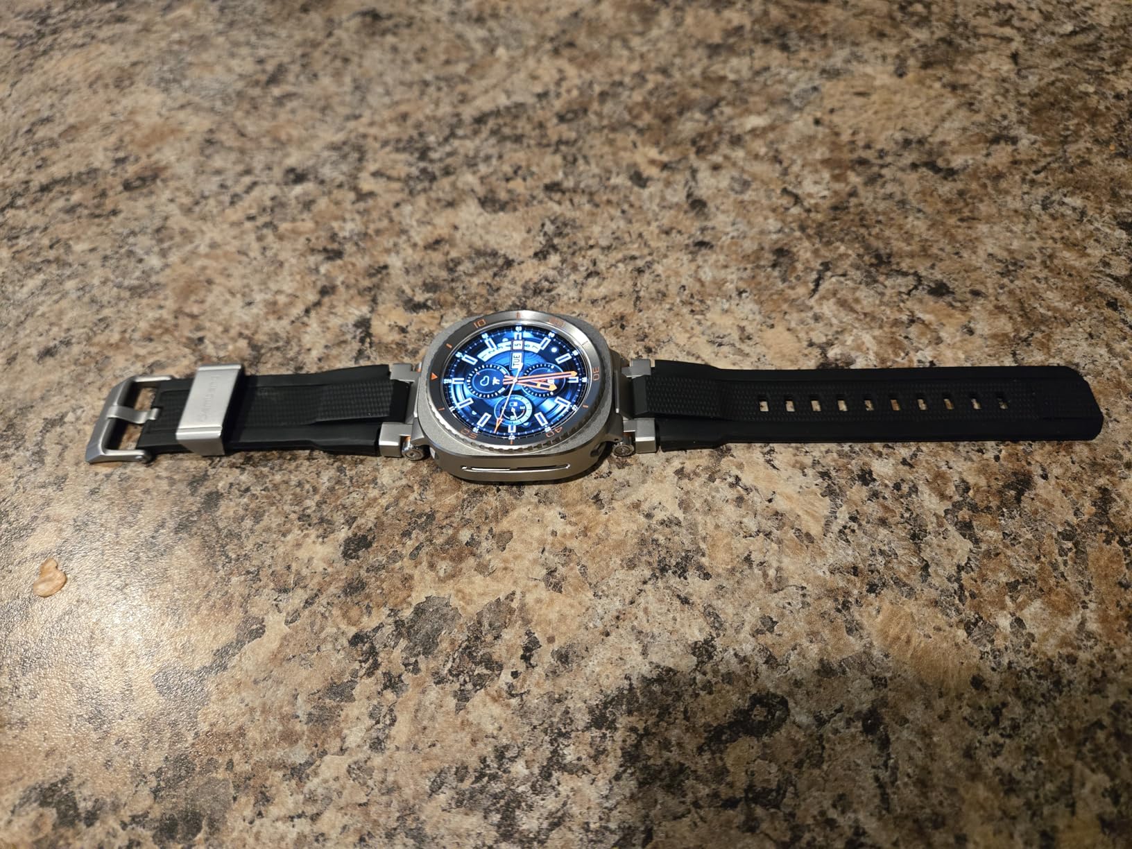 Galaxy Watch Ultra (2024) 47mm LTE AI Smartwatch w/Energy Score, Wellness Tips, Heart Rate Tracking, Sleep Monitor, Fitness Tracker, GPS, Titanium White [US Version, 1Yr Manufacturer Warranty] customer photo 1