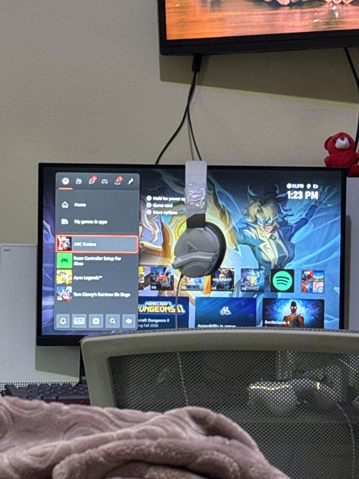 KOORUI 27 Inch Curved Gaming Monitor QHD (2560 x 1440) 180Hz, 1ms 1500R Display, Adaptive Sync, 90% DCI-P3, HDMI 2.0 & DisplayPort 1.4, VESA, Tilt, Eye Care, 27E6QCA customer photo 2