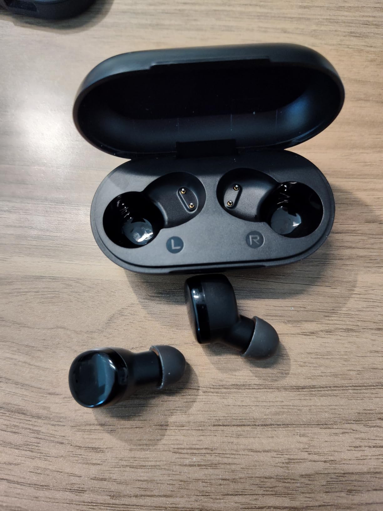 kurdene Wireless Earbuds Bluetooth 5.3 in Ear Buds Light Weight Headphones, Deep Bass Sound, Built in Mics Headset, Clear Calls Earphones for Sports Workout customer photo 2