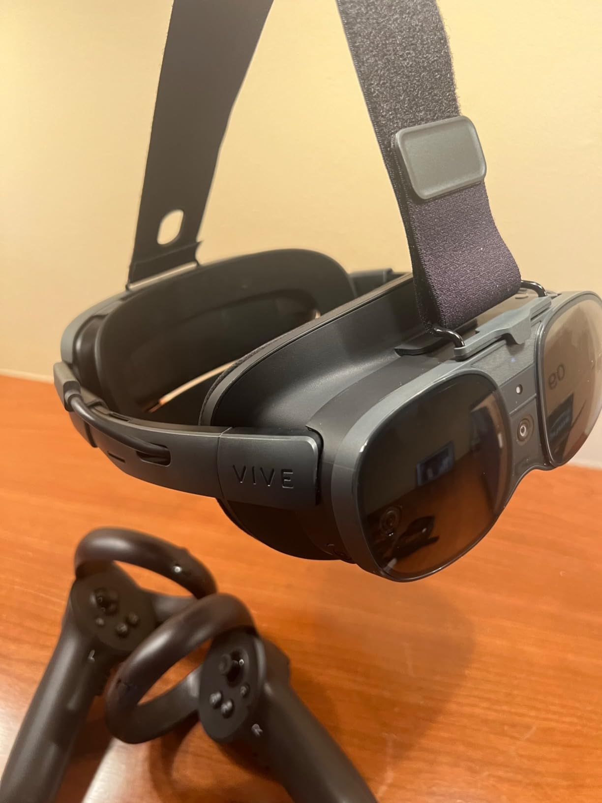 HTC Vive XR Elite with Deluxe Pack - Mixed Reality and PC VR Headset + Controllers customer photo 2