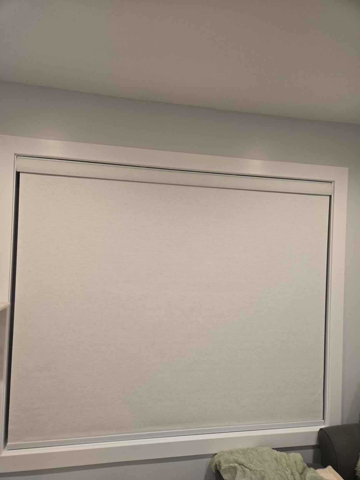 Kincmo Motorized Blinds with Remote,100% Blackout Motorized Roller Shades Work with Apple Homekit,Alexa,Google, Custom Electric Blinds with App,Voice Control (Linen White) customer photo 1