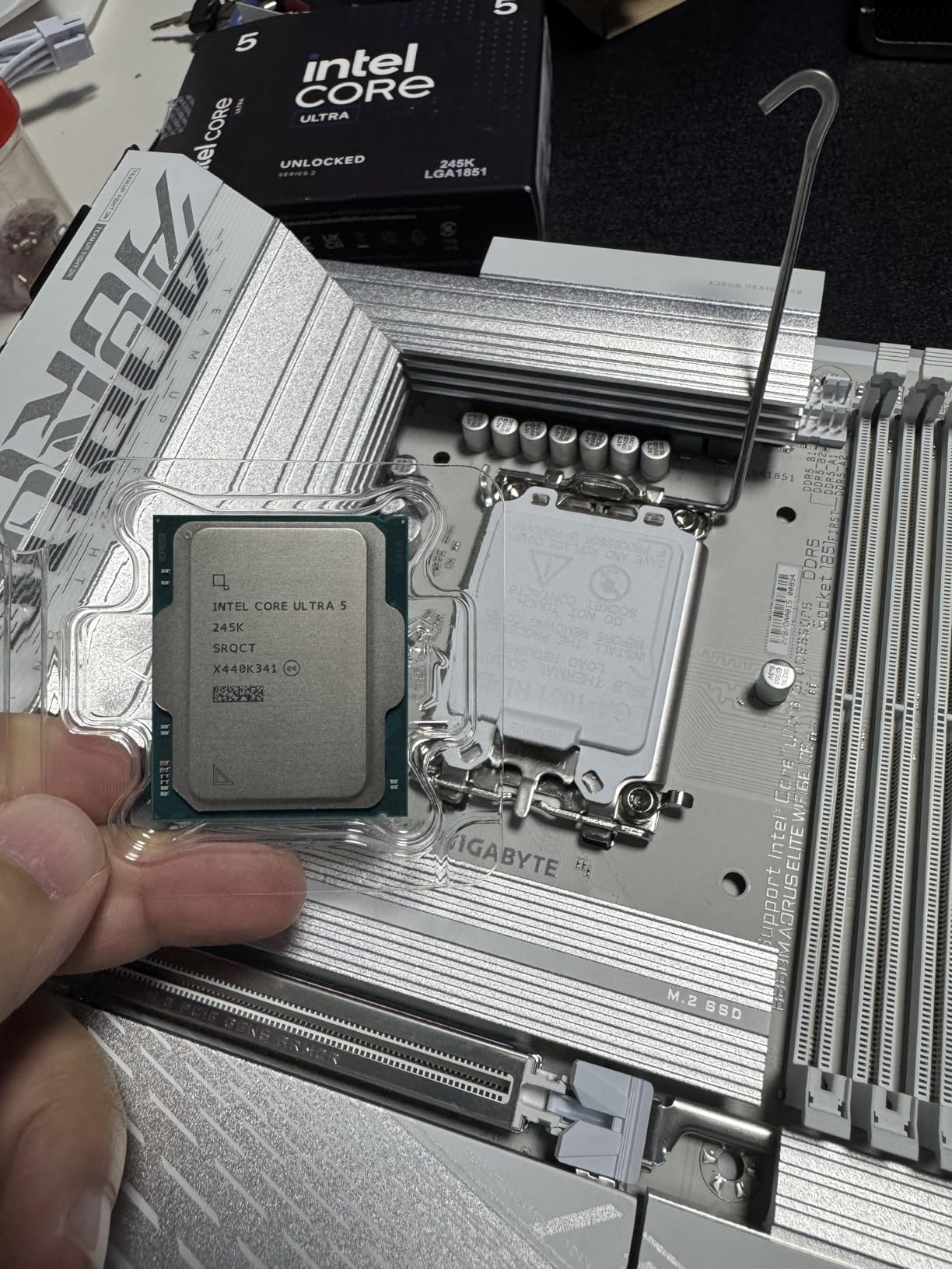 Intel Core Ultra 5 Desktop Processor 245K 14 cores (6 P-cores + 8 E-cores) up to 5.2 GHz customer photo 2
