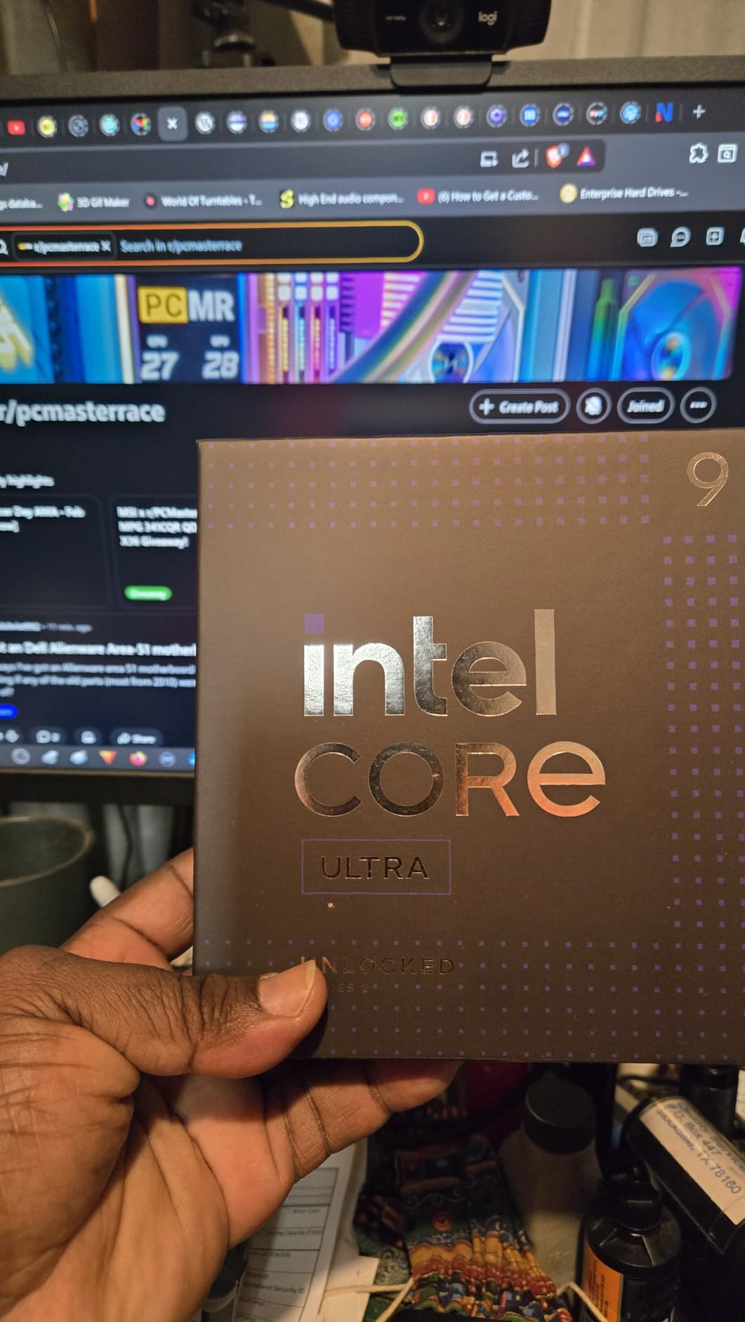 Intel Core Ultra 9 Desktop Processor 285K - 24 Cores (8P+16E), 24 Threads, Up to 5.7 GHz Unlocked customer photo 1