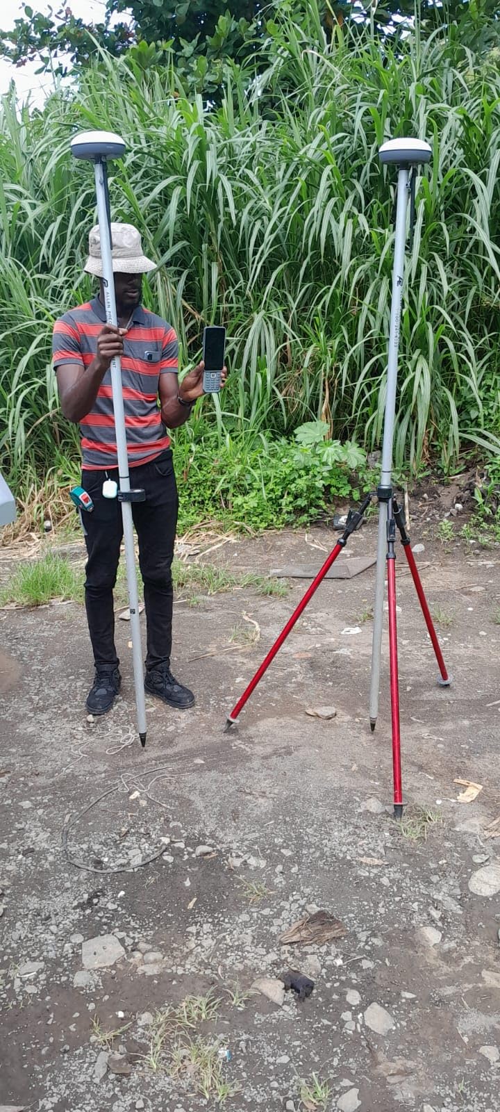SMA20 RTK 900 MHz GPS Surveying Equipment PPK/IMU/NOAA Calibration-free, Connect with UAV/Drone, GNSS Receiver Rover Base Collector Free Permanent Software 1408 Channels for Construction and Engineering customer photo 1