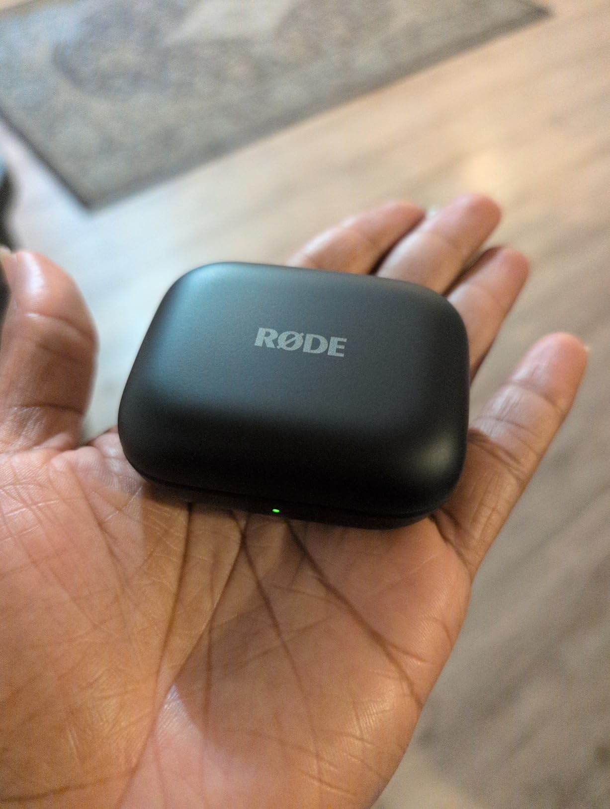 RØDE Wireless Micro - Compact Wireless Microphone, Two Mics with Charge Case for Smartphone Content Creation - USB-C, Black customer photo 1