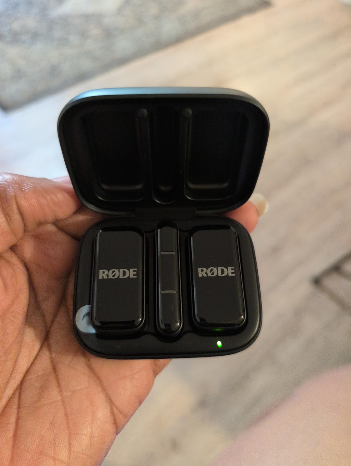 RØDE Wireless Micro - Compact Wireless Microphone, Two Mics with Charge Case for Smartphone Content Creation - USB-C, Black customer photo 2