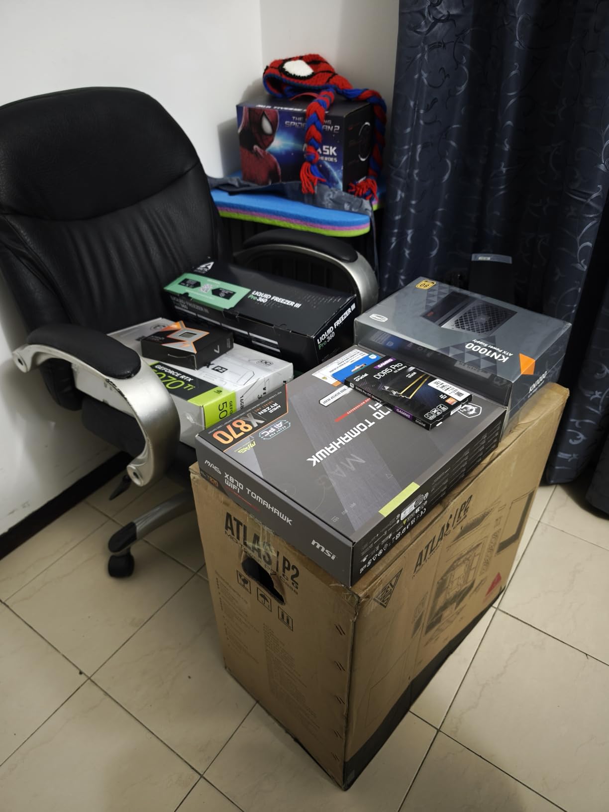 MSI MAG X870 Tomahawk WiFi Gaming Motherboard, AMD Ryzen 9000/8000/7000, AM5, DDR5, PCIe 5.0, Wi-Fi 7, ATX customer photo 2