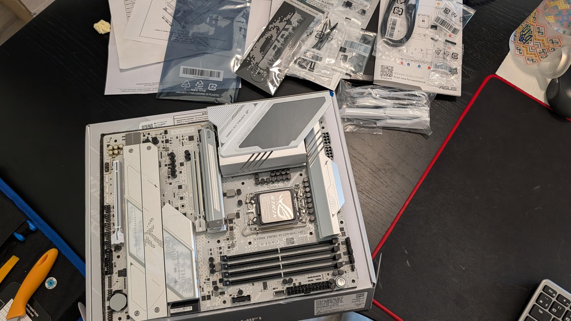 ASUS ROG STRIX Z890-A GAMING WIFI Z890 LGA 1851 ATX motherboard, Intel Core Ultra Series 2 Ready, Advanced AI PC-ready, 16+2+1+2 stages, DDR5, WiFi 7, 2.5G, 5x M.2, Thunderbolt 4, USB Type-C, AI OC customer photo 2