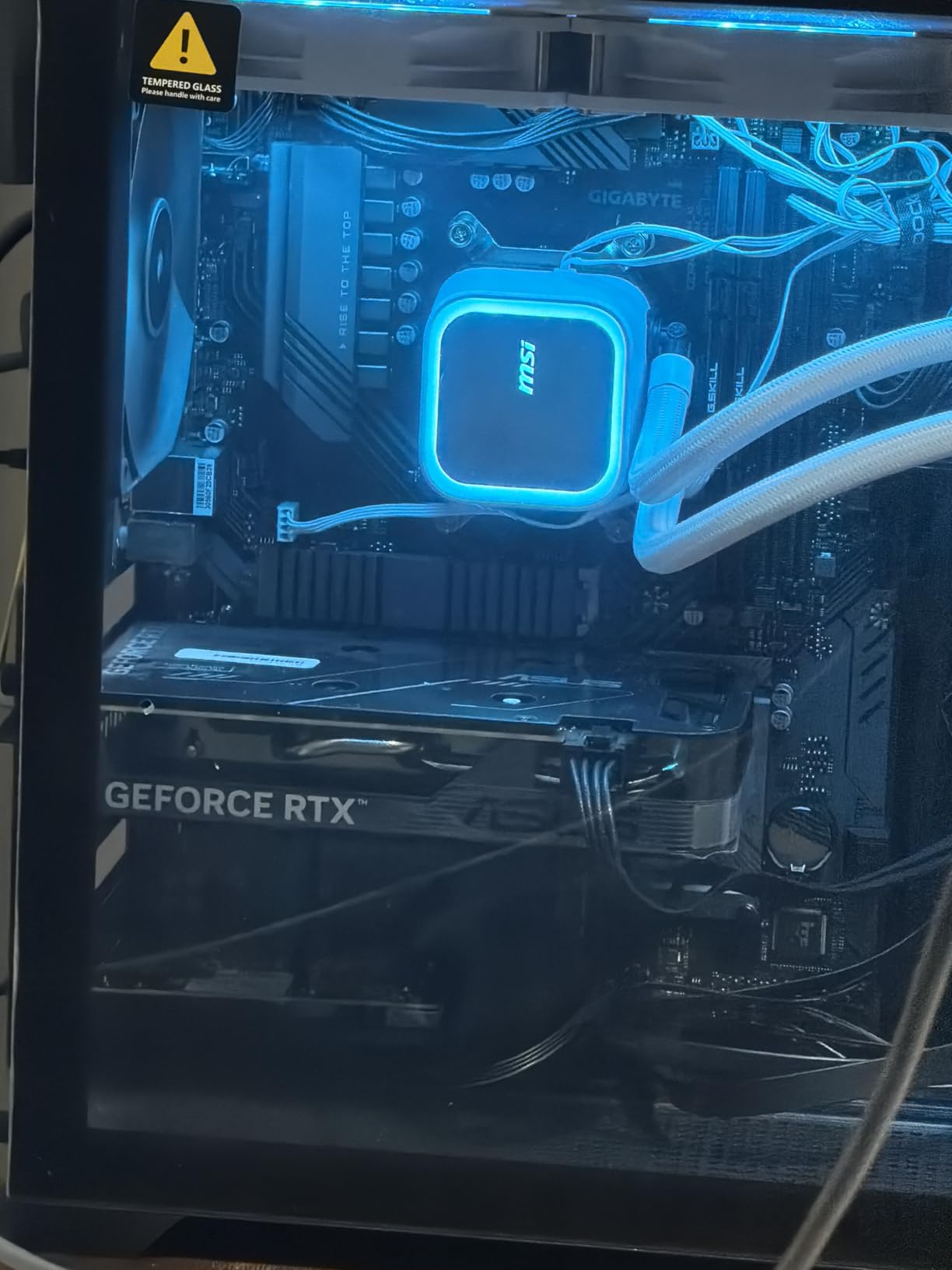 ASUS Dual GeForce RTX 4060 V2 OC Edition (PCIe 4.0, 8GB GDDR6, DLSS 3, HDMI 2.1a, DisplayPort 1.4a, 2-Slot Design, Axial-tech Fan Design, 0dB Technology) (Renewed) customer photo 1