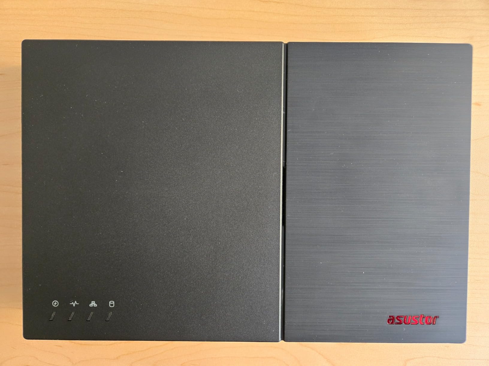 Asustor FLASHSTOR 12 Pro Gen2 FS6812X, 12 Bay All-Flash NAS, AMD Ryzen Quad Core, 16GB ECC DDR5, Dual 10GbE, USB4, Enterprise Grade for Enthusiasts, Virtualization, Network Attached Storage (Diskless) customer photo 1