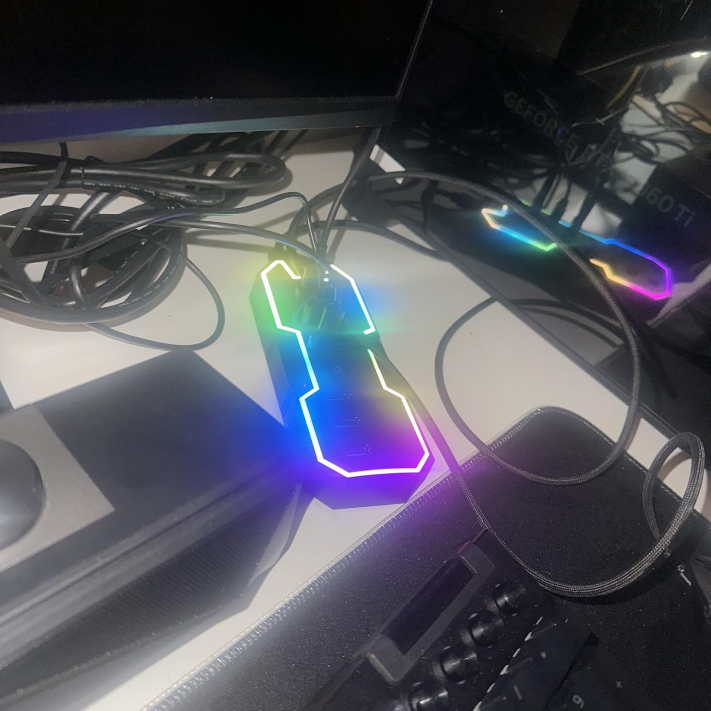 ZIUMIER USB 3.0 Hub,7 Ports USB Expander with RGB LED Strip,USB Hub for Laptop,Individual LED On/Off Switches for Mac, PC, Desktop, Flash Drive, Mobile HDD customer photo 2