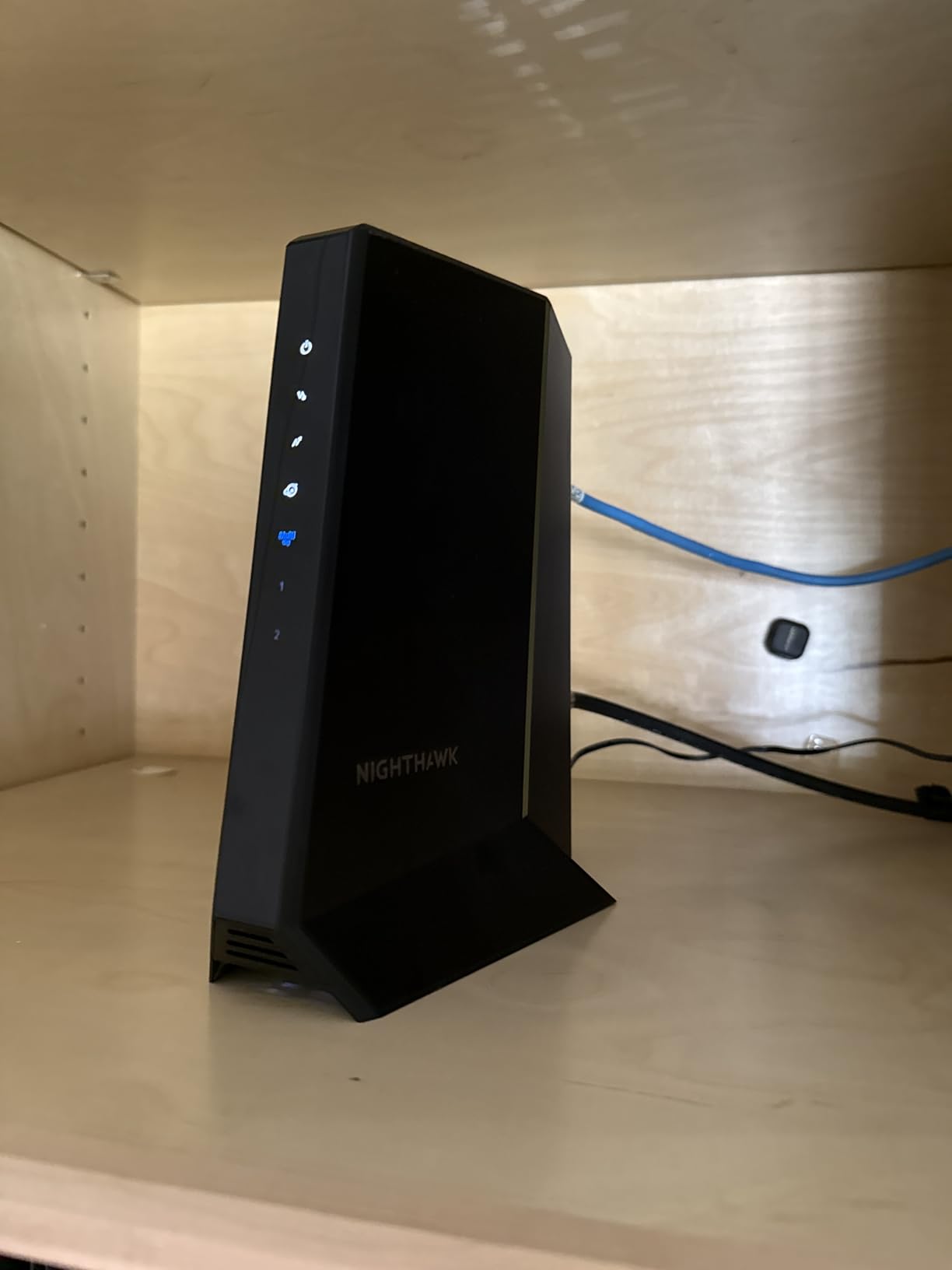 NETGEAR Nighthawk DOCSIS 3.1 Mid/High-Split Modem (CM3000-1AZNAS) - Approved for Today's Fastest Speeds - Works with All Providers, Incl. Xfinity, Spectrum, Cox - Plans up to 2.5Gbps customer photo 1