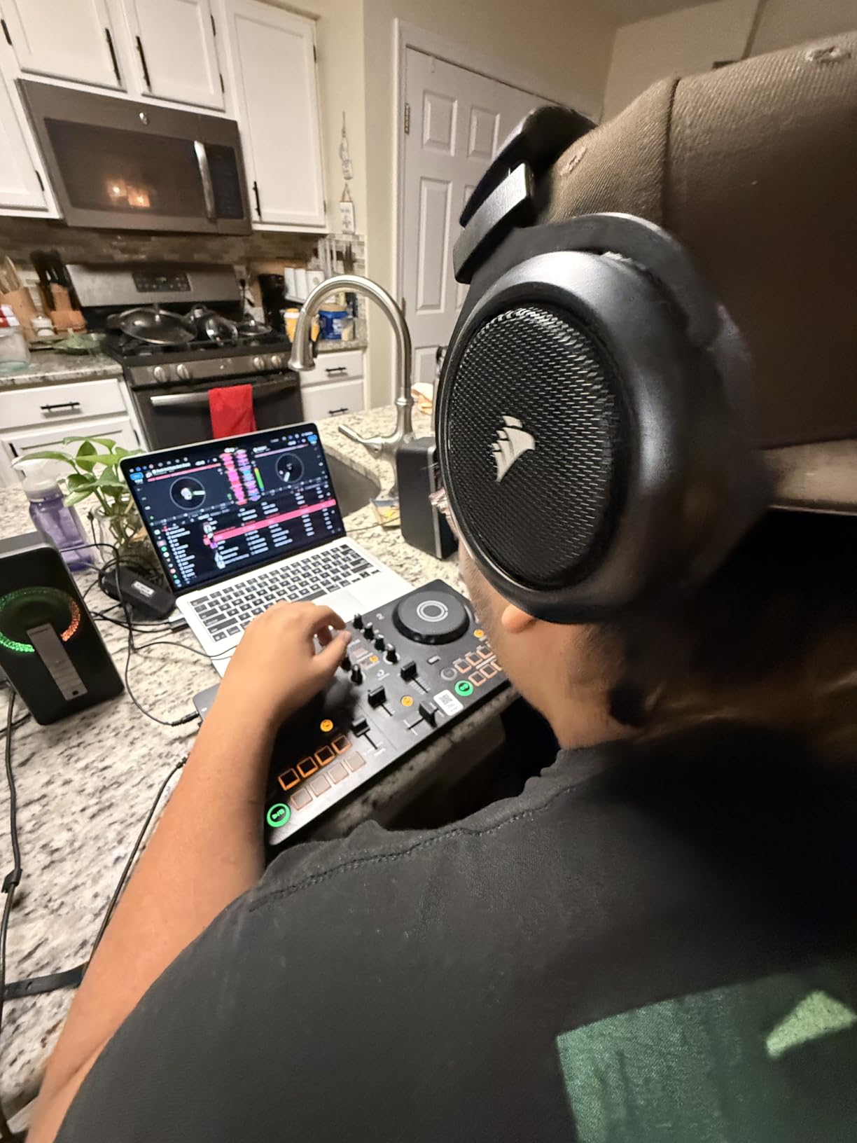 AlphaTheta Pioneer DJ DDJ-FLX2 2-Channel DJ Controller, Smart Fader, USB-C customer photo 1