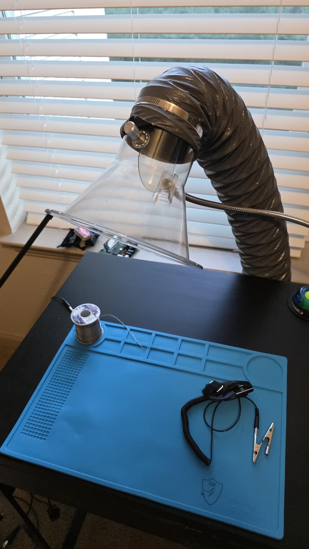 Kaisi Large Anti Static Mat with Grounding Accessories, Heat Resistant Silicone Soldering Mat, Magnetic Work ESD Pad for PC Building, Electronics, Laptop, Cellphone Repair Soldering 21.6 x 16.9 customer photo 1