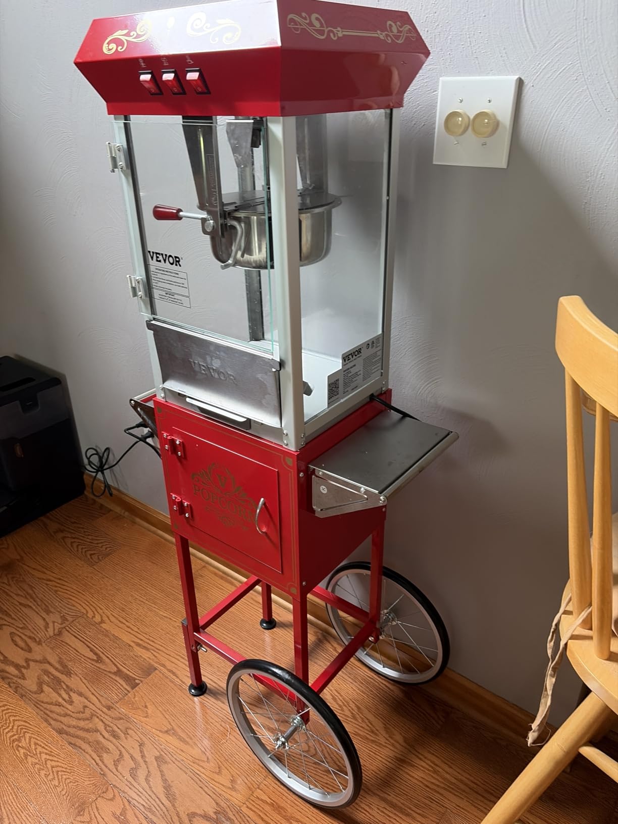 VEVOR Popcorn Maker, 1615W Popcorn Popper Machine, 16 Oz Kettle Large Capacity Countertop Popcorn Maker with Tempered Glass, Includes 3 Stainless Steel Scoops, Movie Theater Style, Red customer photo 1