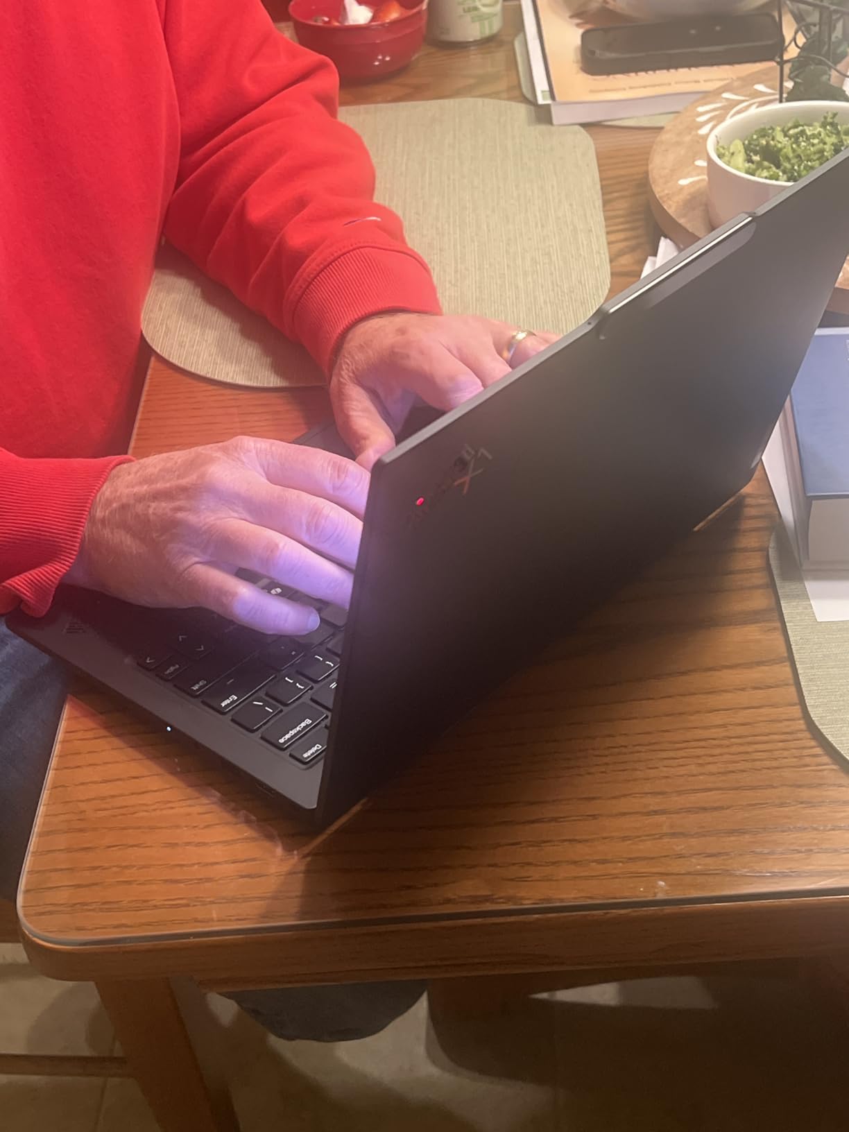 Lenovo ThinkPad X1 Carbon Gen 13 Aura Edition, Intel Ultra 7 258V, 14