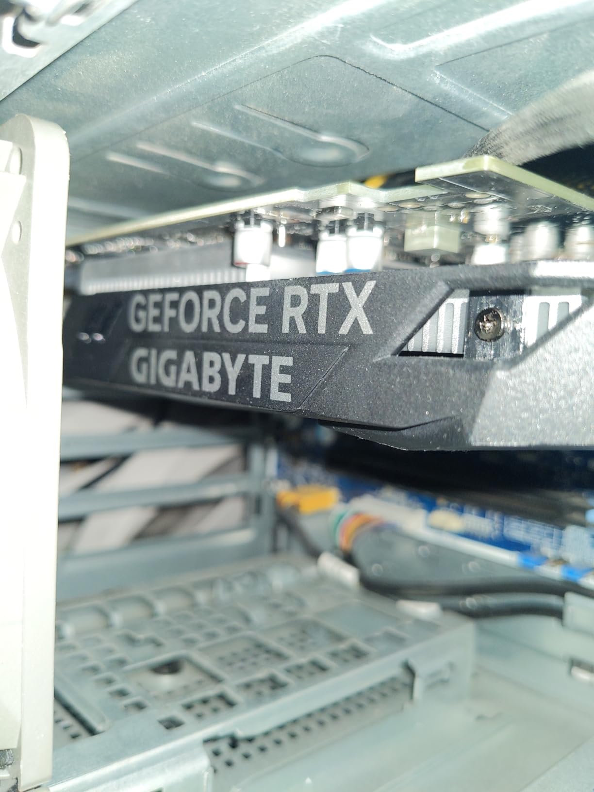 GIGABYTE GeForce RTX 3050 WINDFORCE OC V2 6G Graphics Card, 2X WINDFORCE Fans, 6GB GDDR6 96-bit GDDR6 customer photo 2