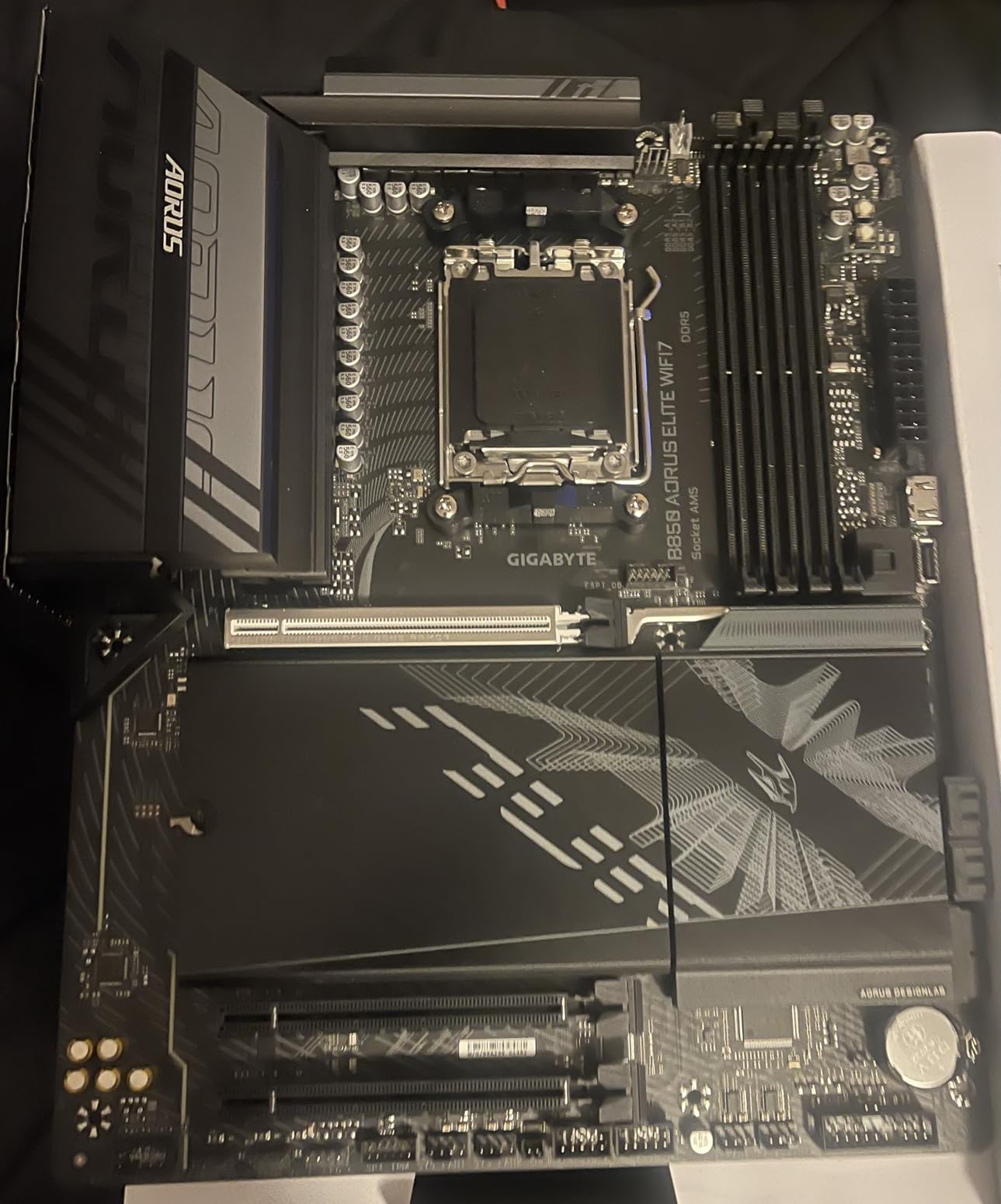 GIGABYTE B850 AORUS Elite WIFI7 AMD AM5 ATX Motherboard, DDR5, 14+2+2 Power Phase, 3X M.2, PCIe 5.0, WIFI7, 5-Year Warranty customer photo 1