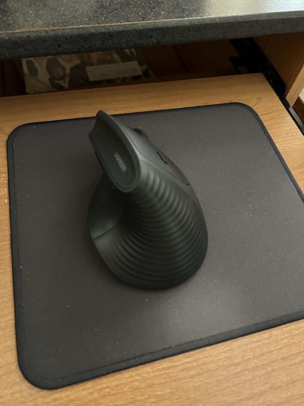 UGREEN Ergonomic Wireless Mouse, Bluetooth & 2.4G Wireless, Quiet Clicks customer photo 2