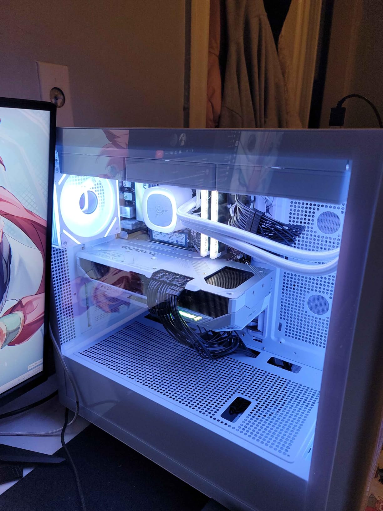 Radeon RX 9070 XT Gaming OC 16G Graphics Card, PCIe 5.0, 16GB GDDR6, GV-R9070XTGAMING OC-16GD Video Card customer photo 1