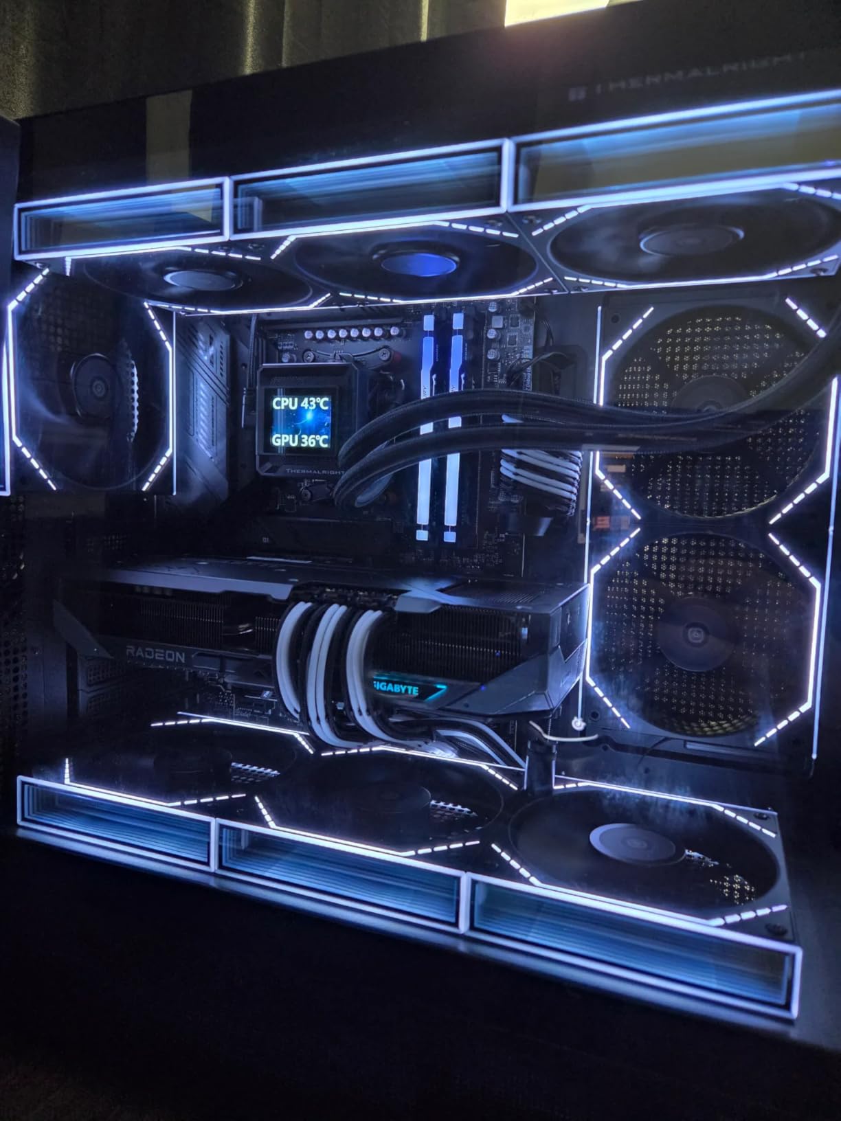 Radeon RX 9070 XT Gaming OC 16G Graphics Card, PCIe 5.0, 16GB GDDR6, GV-R9070XTGAMING OC-16GD Video Card customer photo 2