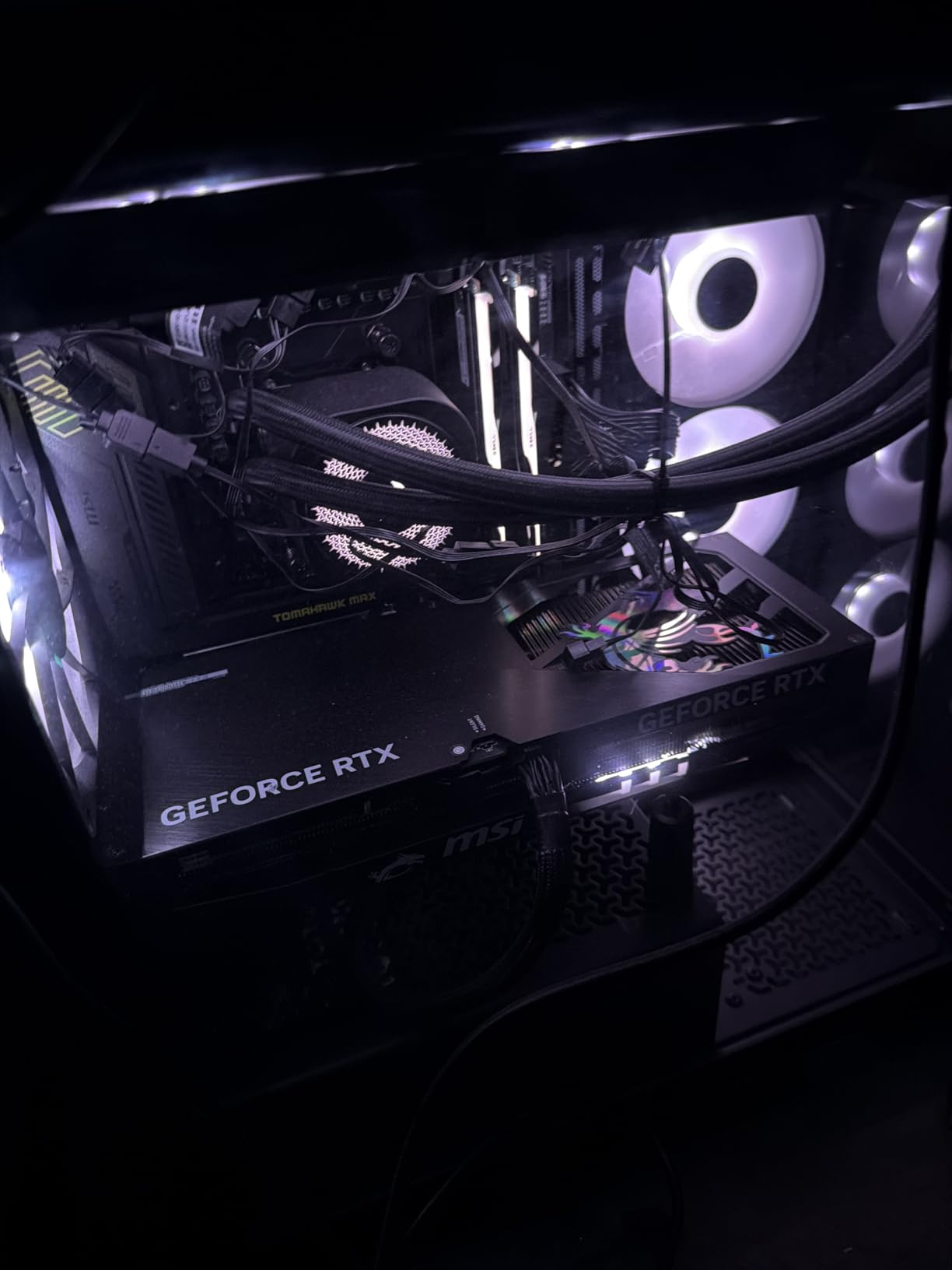 MSI MAG B850 Tomahawk MAX WiFi Motherboard, ATX - Supports AMD Ryzen 9000/8000/7000 Processors, AM5-80A SPS VRM, DDR5 Memory Boost 8400+ MT/s (OC), PCIe 5.0 x16, M.2 Gen5, Wi-Fi 7, 5G LAN customer photo 1