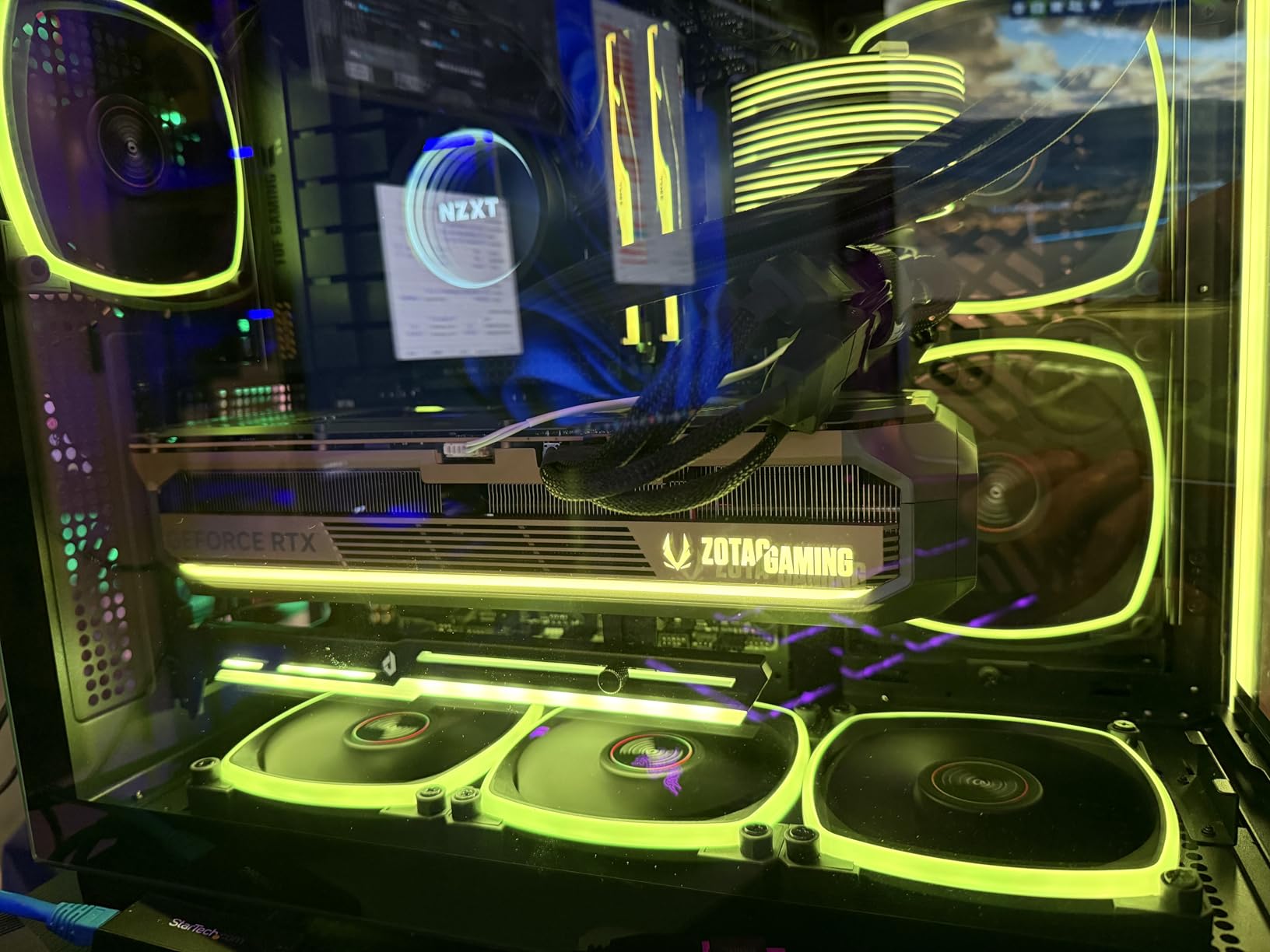 ZOTAC Gaming GeForce RTX 5090 AMP Extreme Infinity, 32GB GDDR7 512-bit, IceStorm 3.0 Cooling customer photo 1